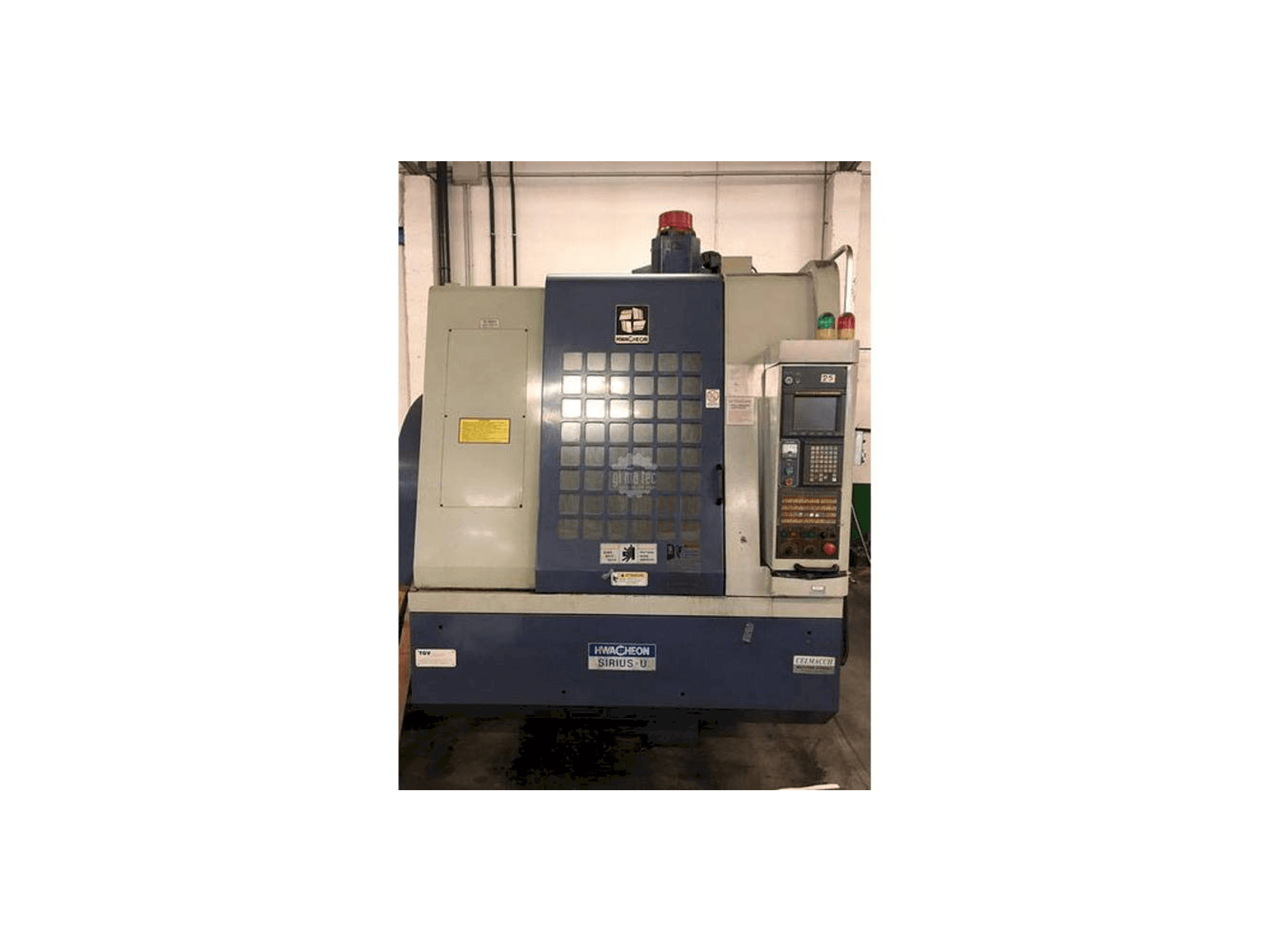 Vista frontal de la máquina HWACHEON SIRIUS U