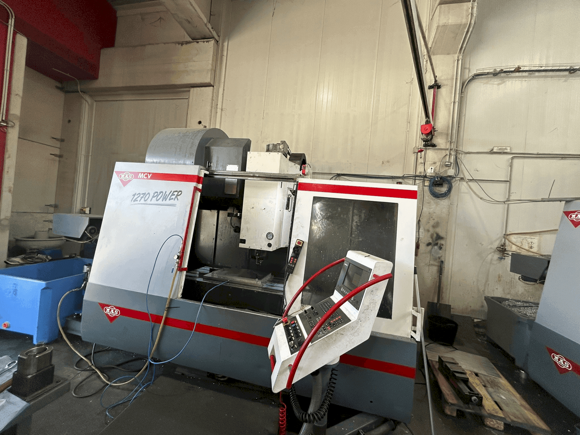 Vista frontal de la máquina KOVOSVIT MAS MCV 1270