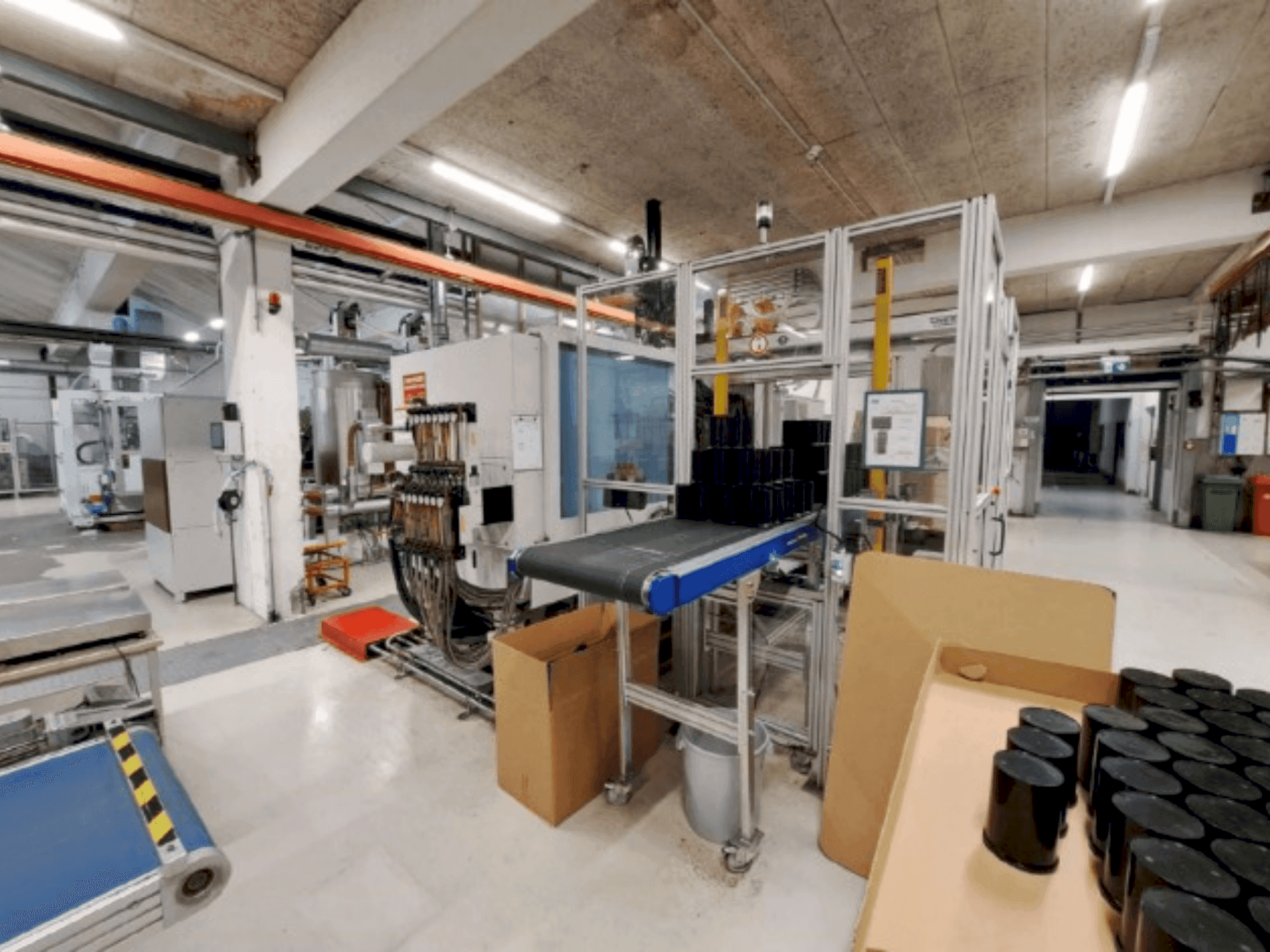 Front view of WITTMANN TM Xpress 270/2250 Unilopg B6P machine