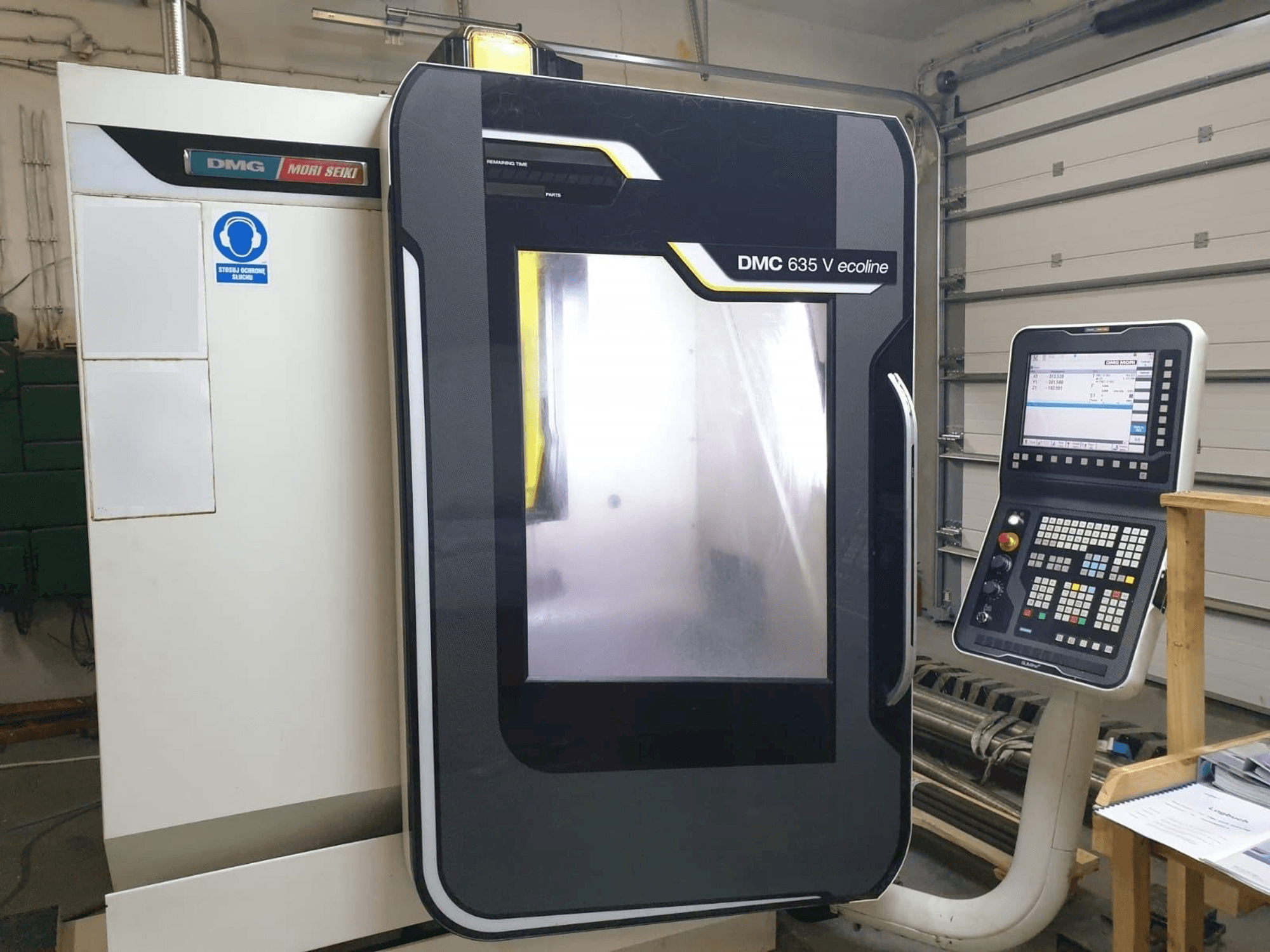 Vista frontal de la máquina DMG DMC 635 V ecoline