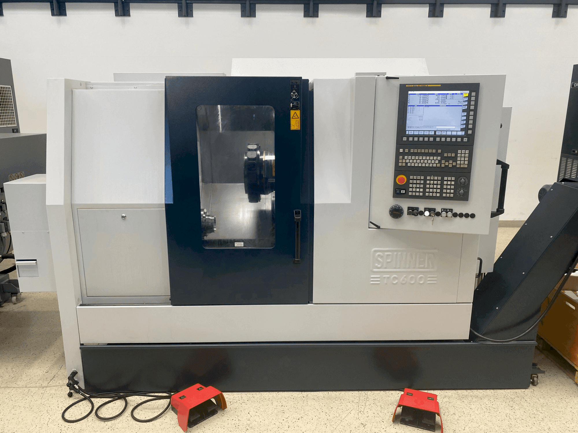 Front view of SPINNER TC600-65-MCY machine