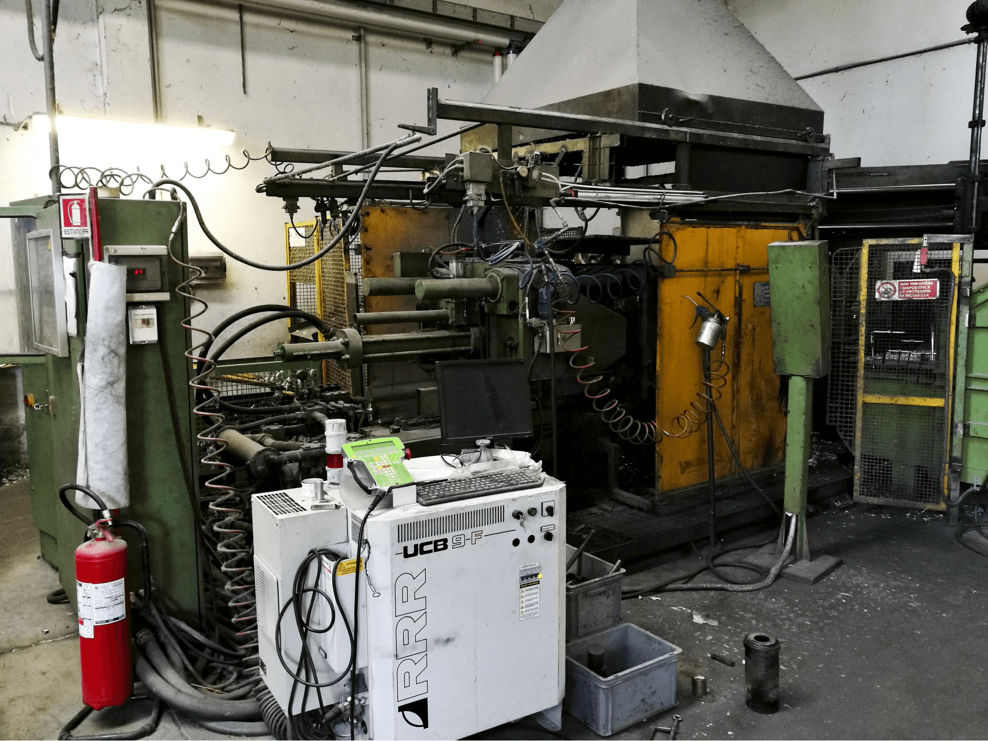 Vista izquierda de la máquina Bühler H-250 B