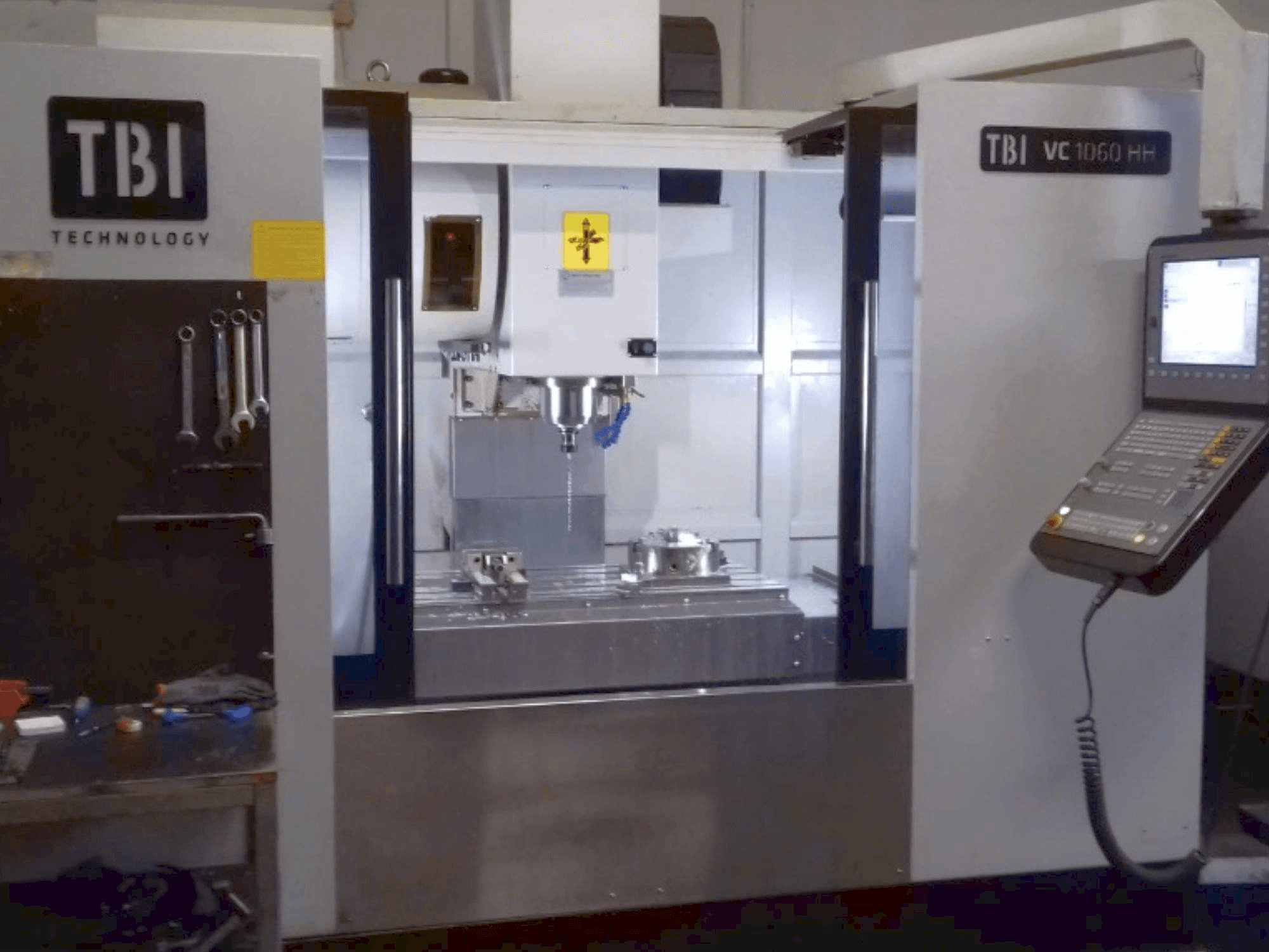 Vista frontal de la máquina TBI VC 1060 HH