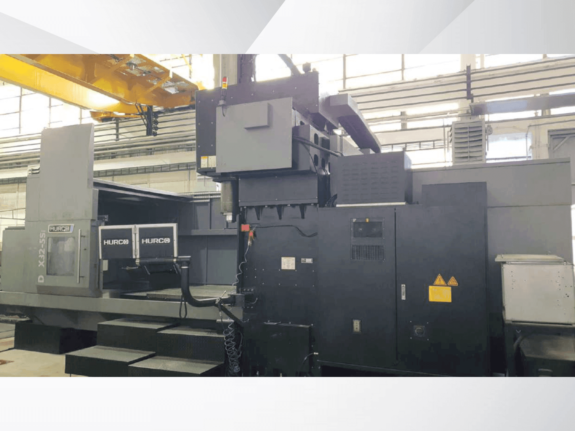 Front view of Hurco DCX32-5Si machine