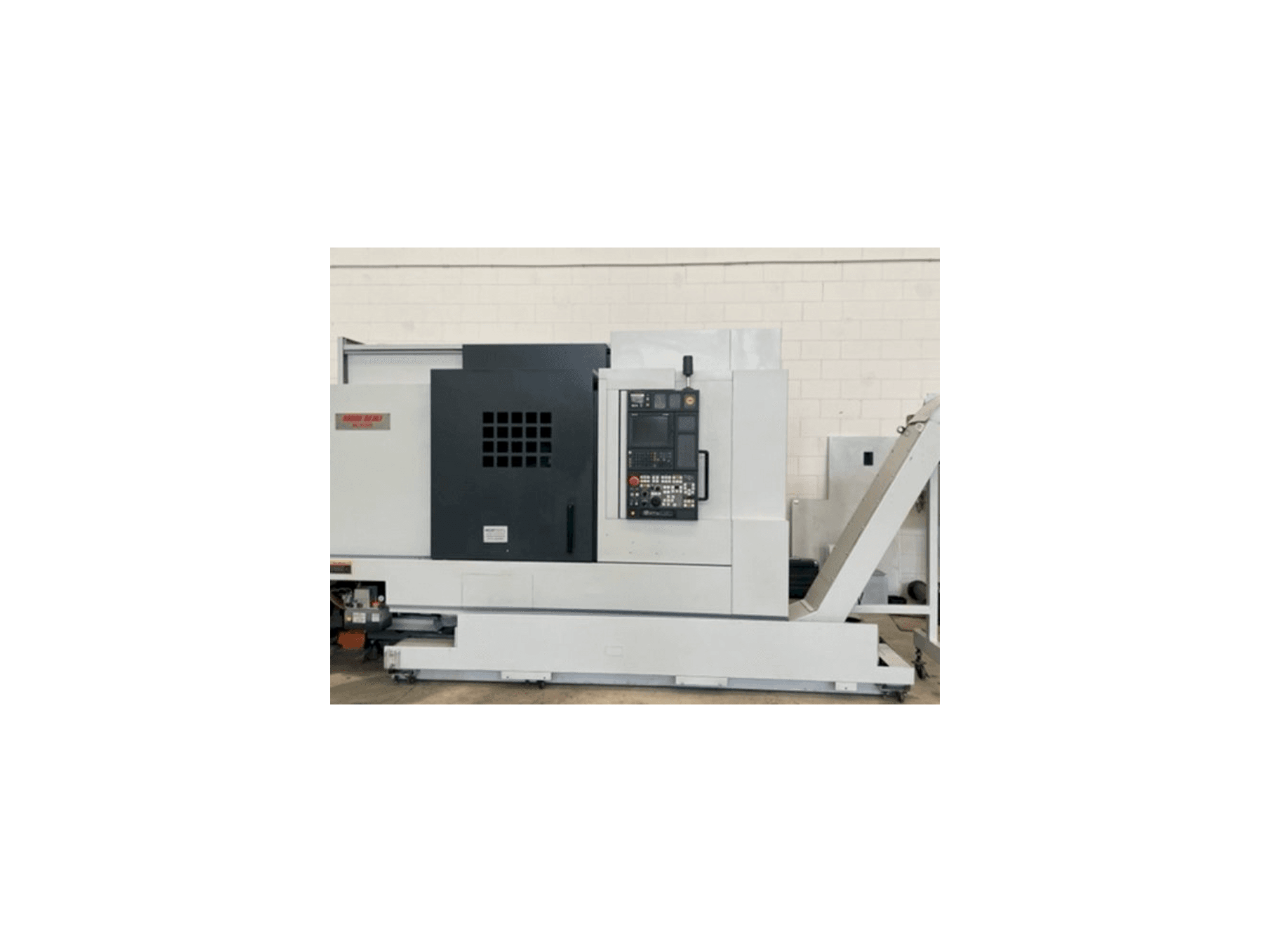 Vista frontal de la máquina MORI SEIKI NL 3000Y/700