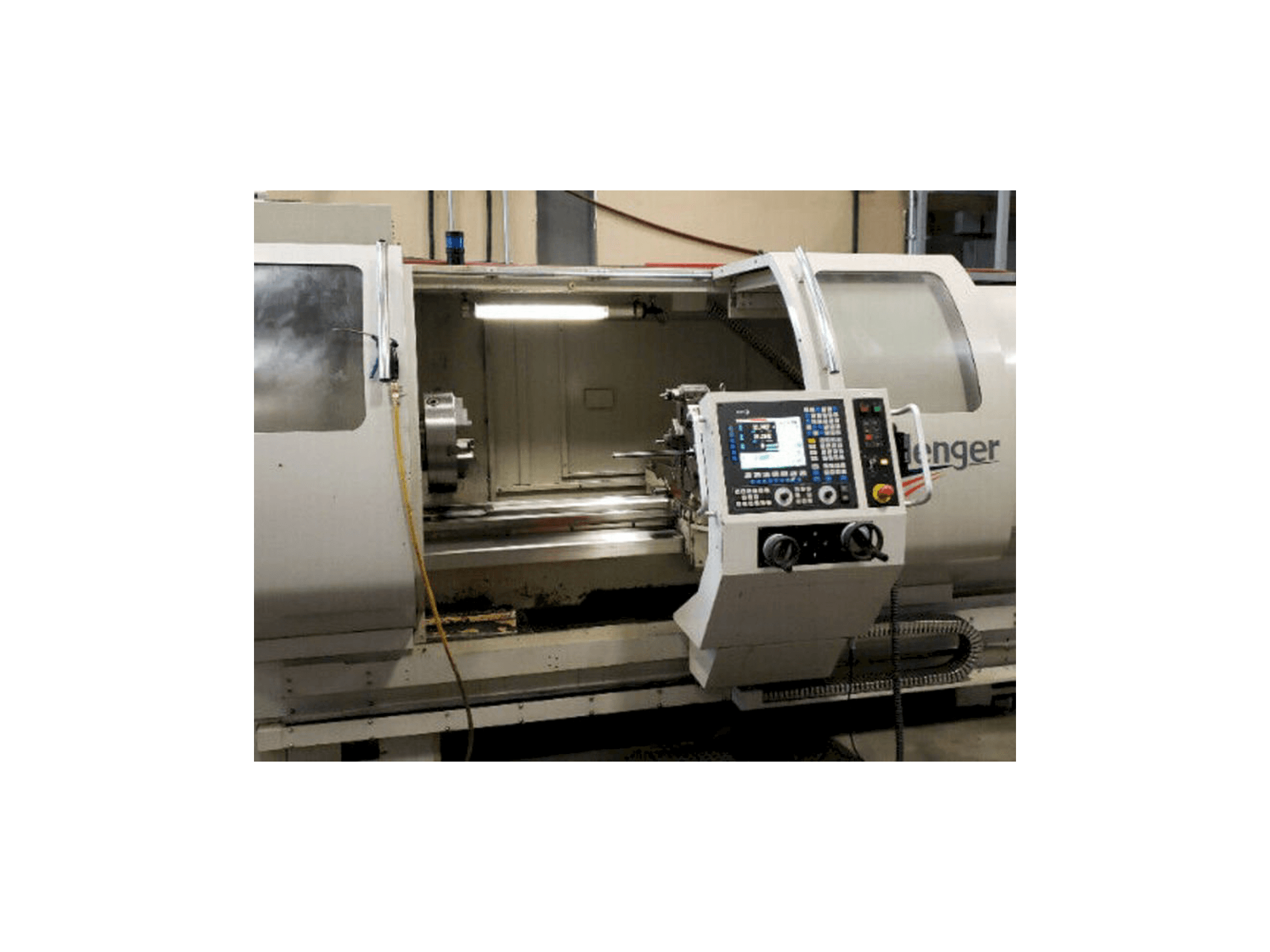 Vista frontal de la máquina Modern Microcut BNC-2260XL