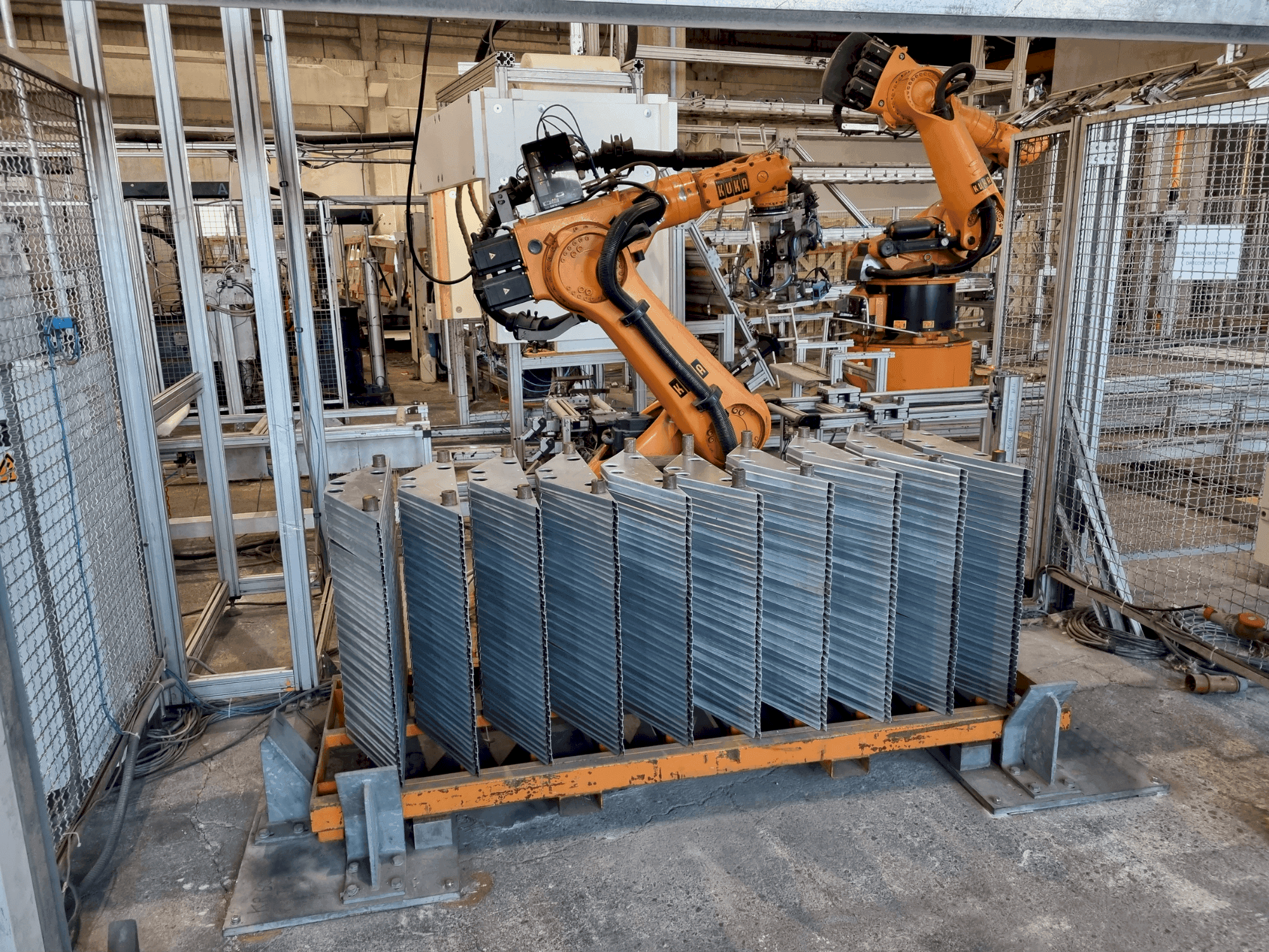 Vista frontal de la máquina KUKA KR 360 L280-2