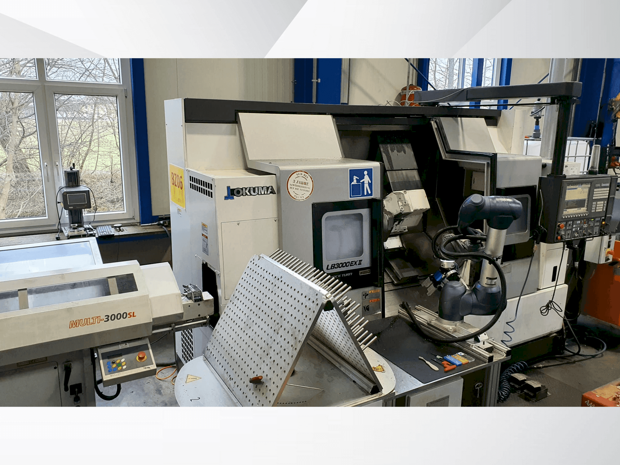 Vista frontal de la máquina Okuma LB3000 EX II