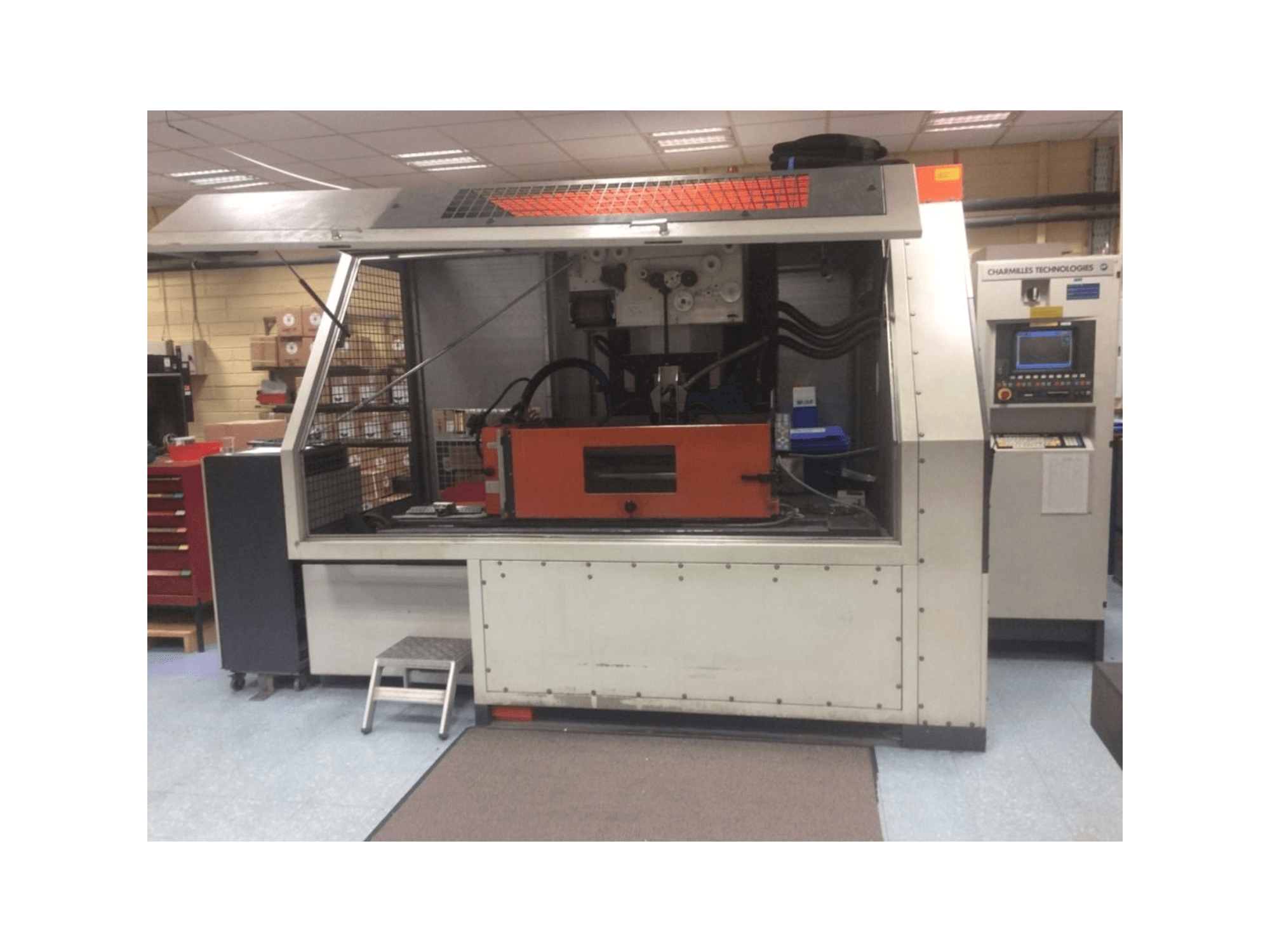 Vista frontal de la máquina CHARMILLES Robofil 4020 SI