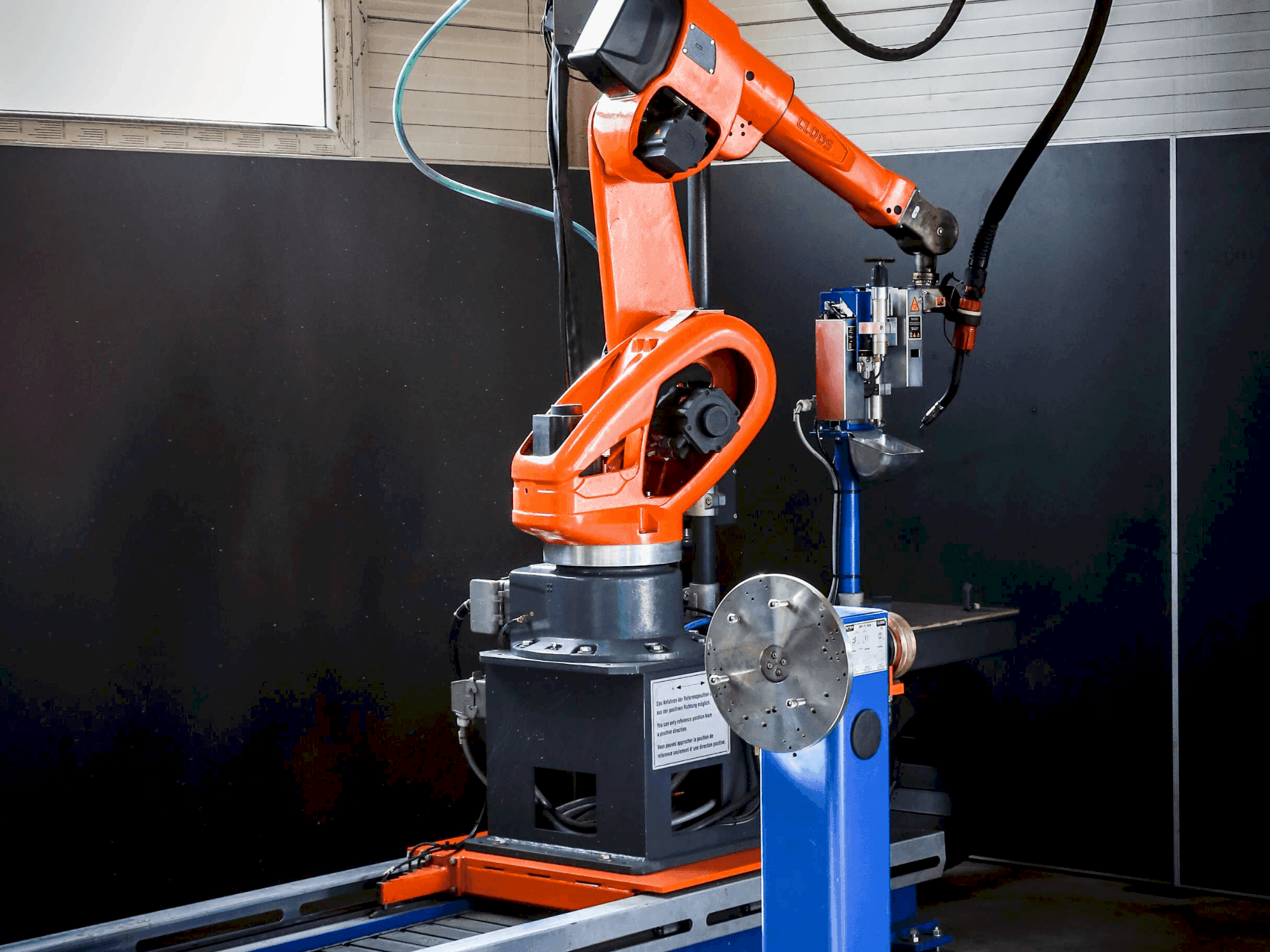 Vista frontal de la máquina CLOOS QRC 350 QIROX