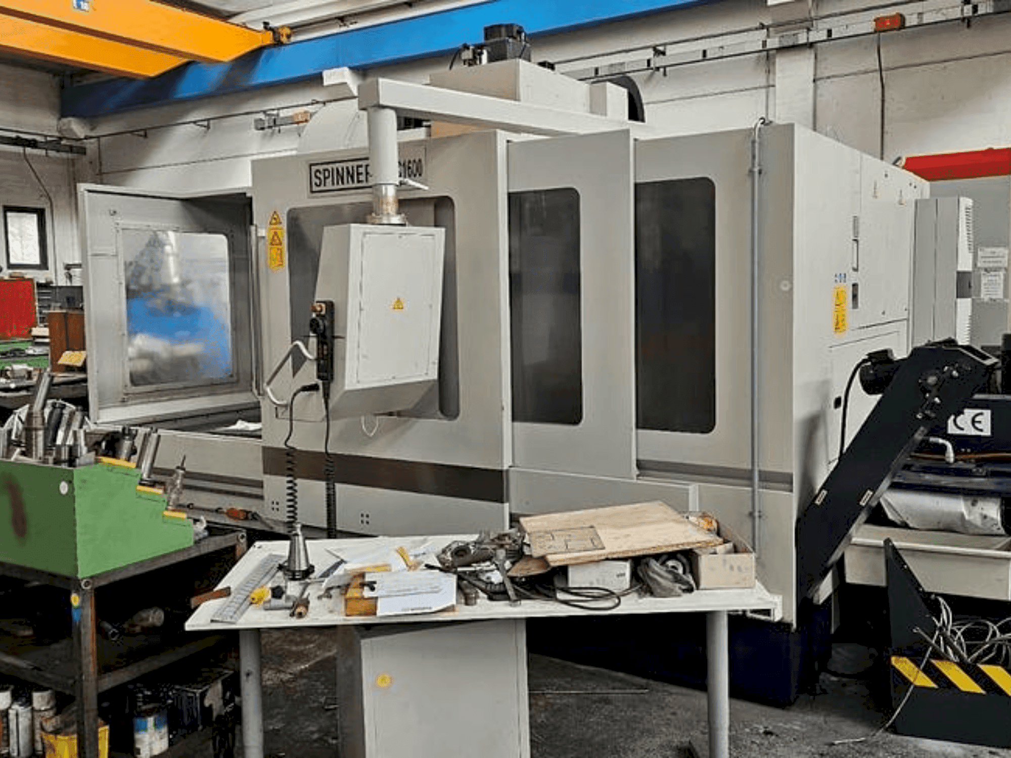 Front view of SPINNER MVC 1600-N machine