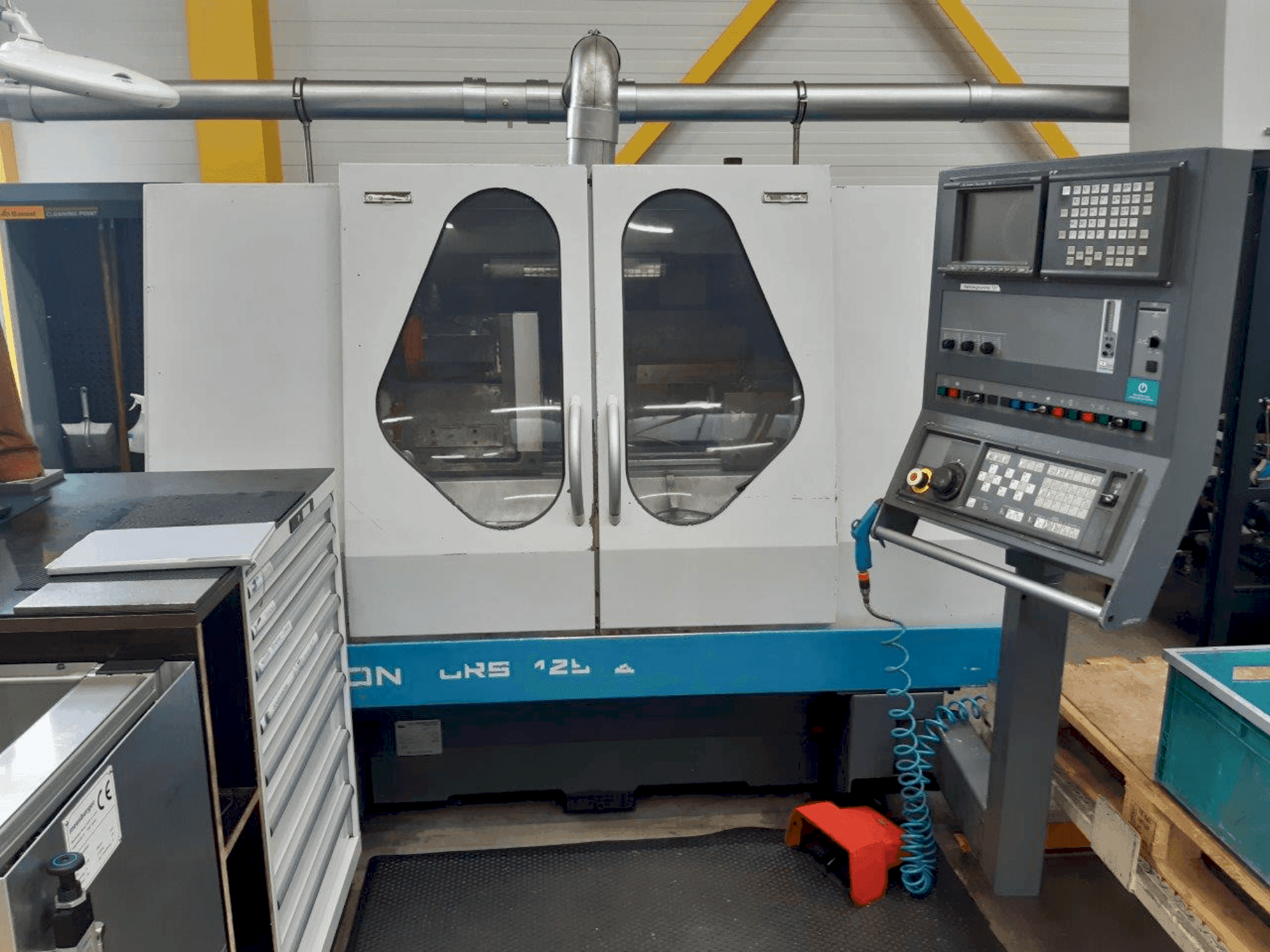 Vista frontal de la máquina KELLENBERGER Kel-Vision URS 125