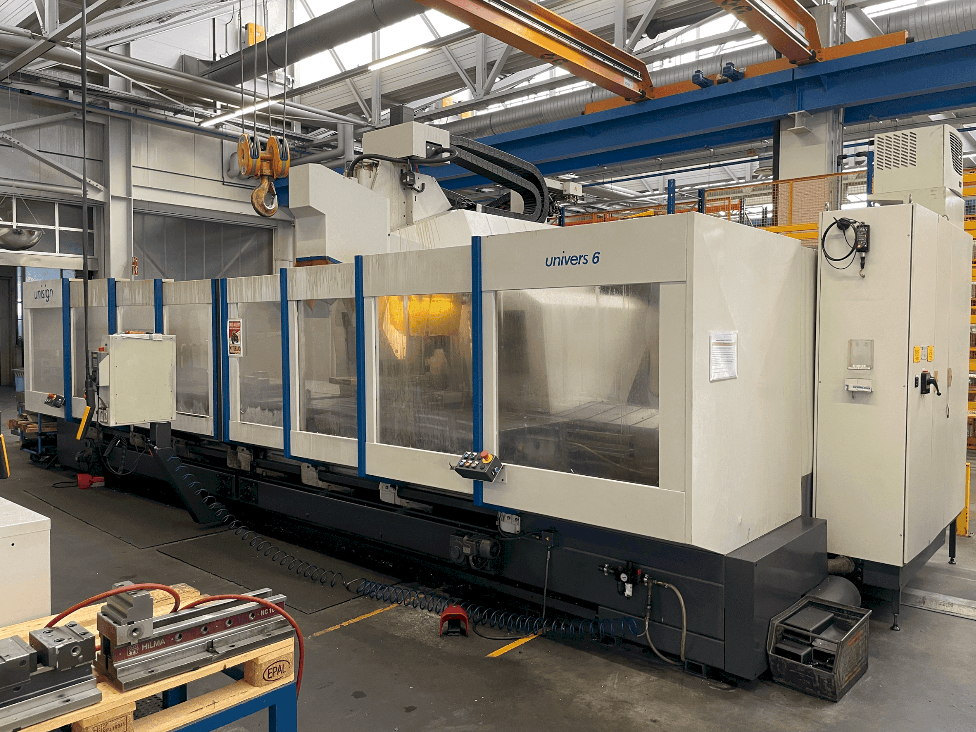 Vista frontal de la máquina Unisign UNIVERS 6