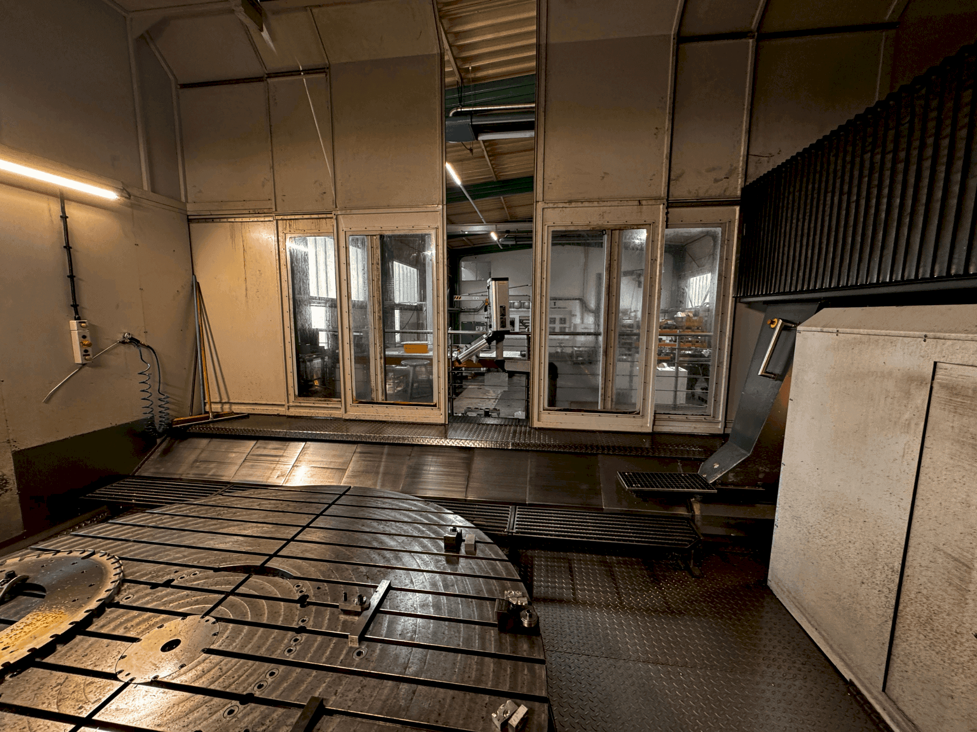 Vista frontal de la máquina AXA VPC 2800-U