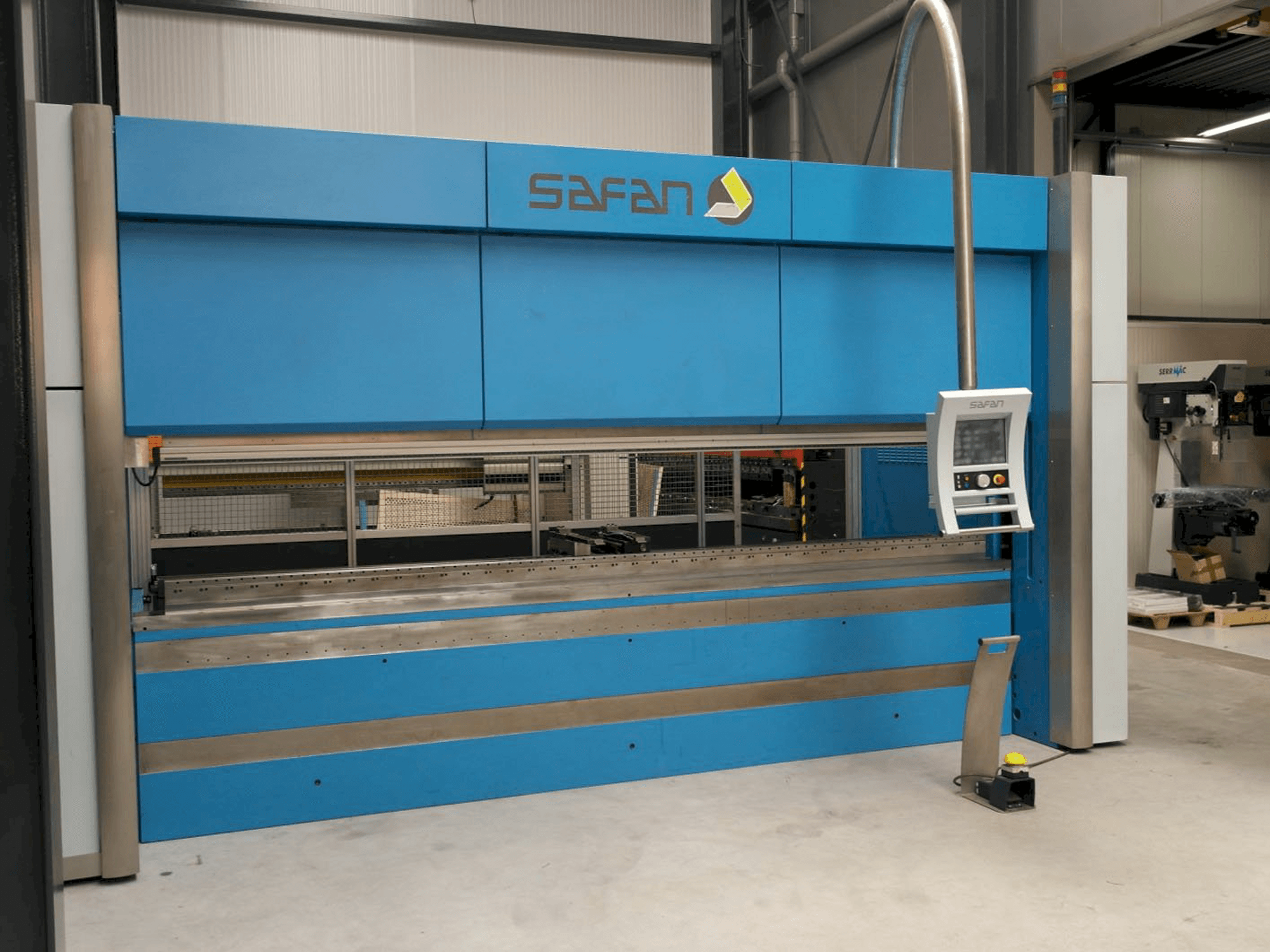 Vista frontal de la máquina Safan E-Brake 200-4100 TS 1
