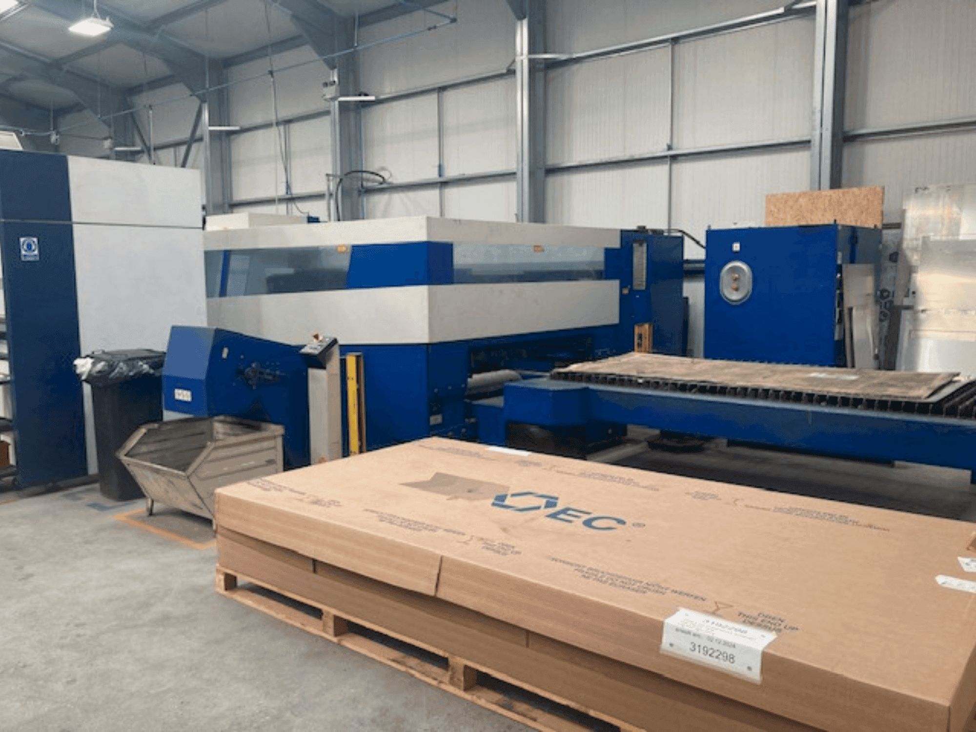 Vista frontal de la máquina TRUMPF Trulaser 5030