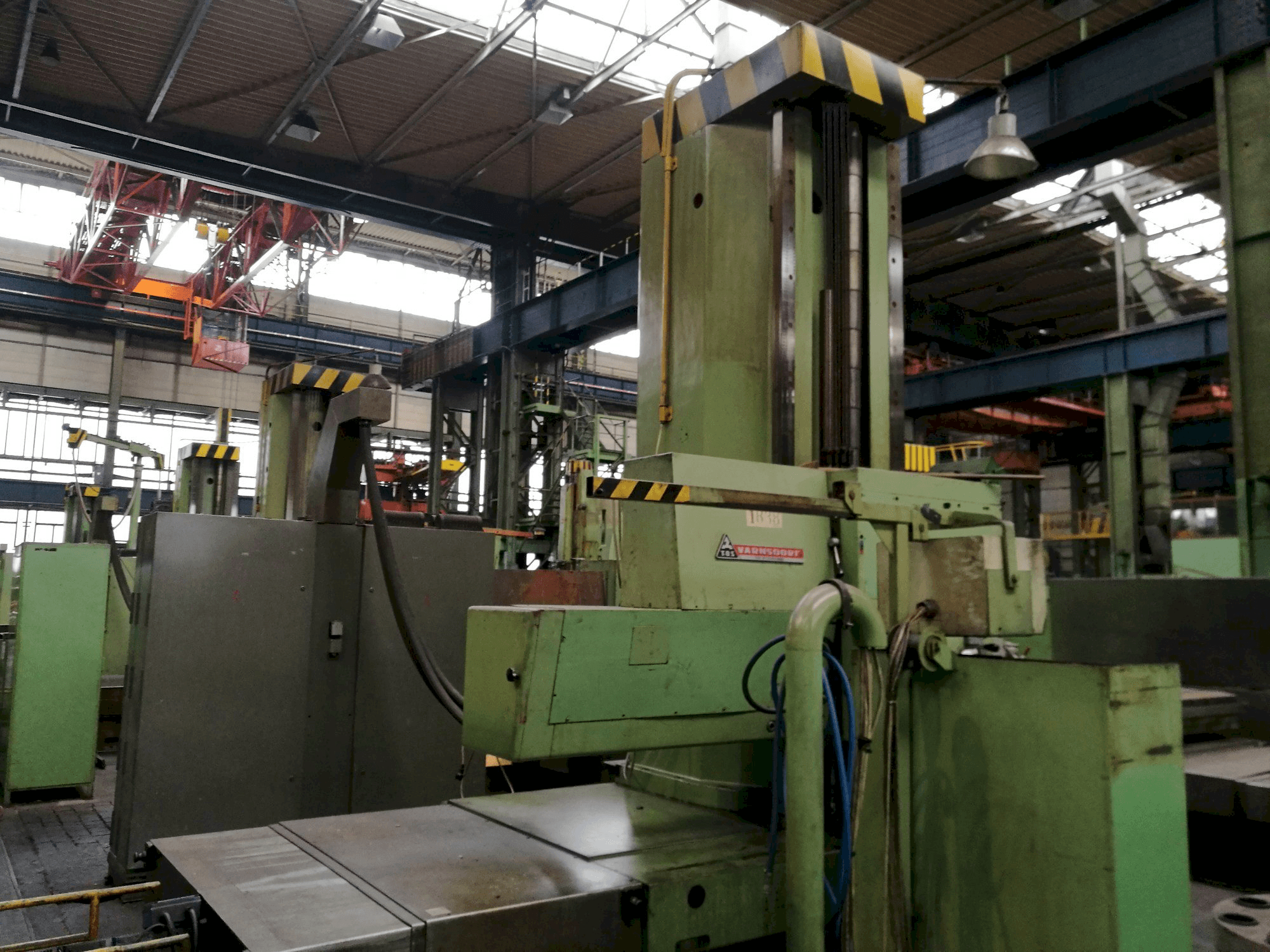 Vista frontal de la máquina TOS WHN 13