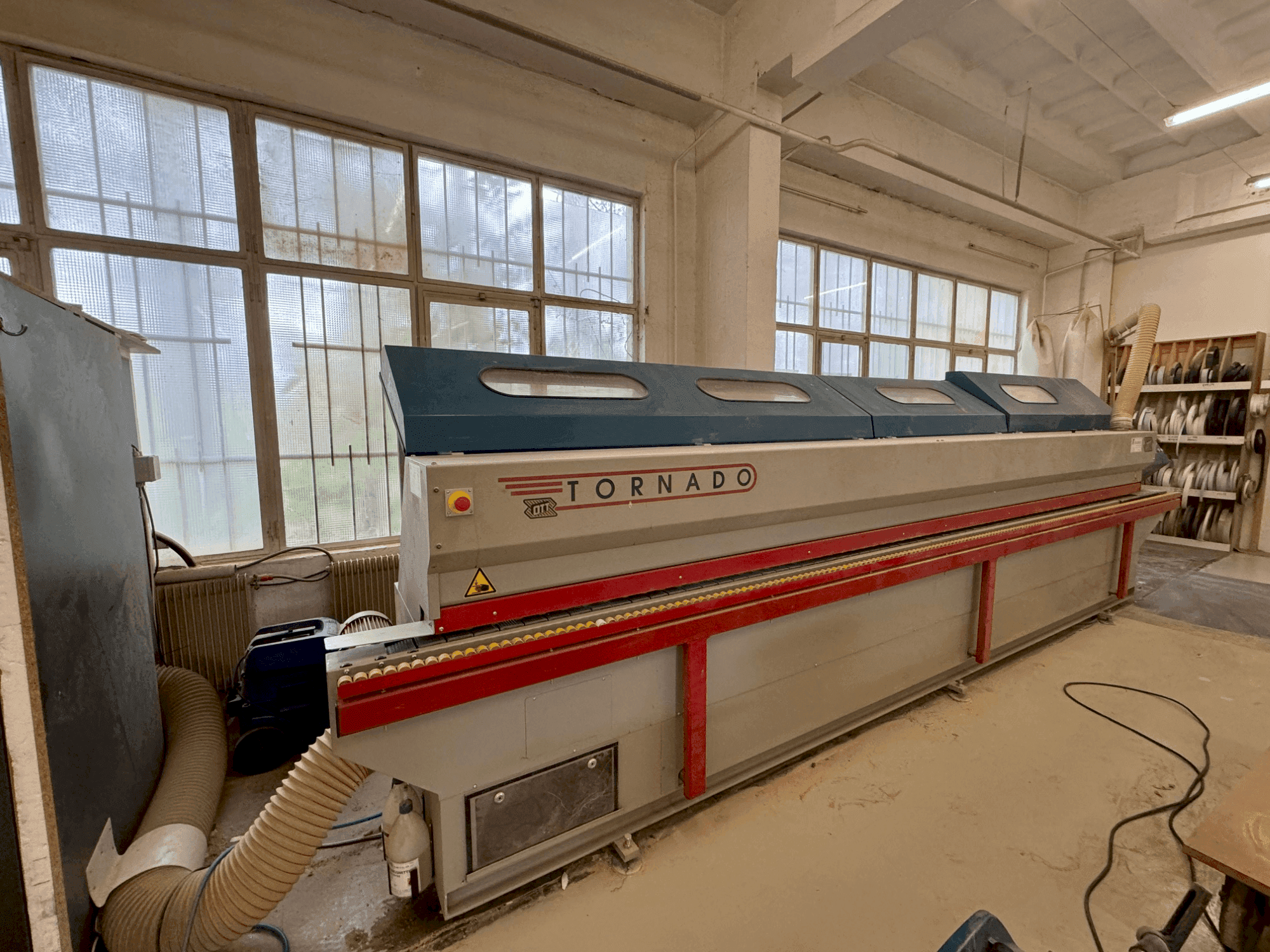 Vista frontal de la máquina OTT Tornado