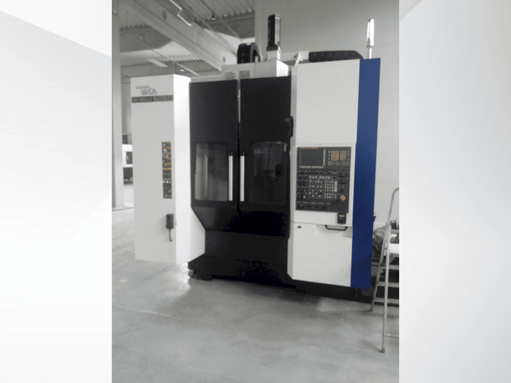 Front view of Hyundai Wia HI-MOLD 750-5A machine