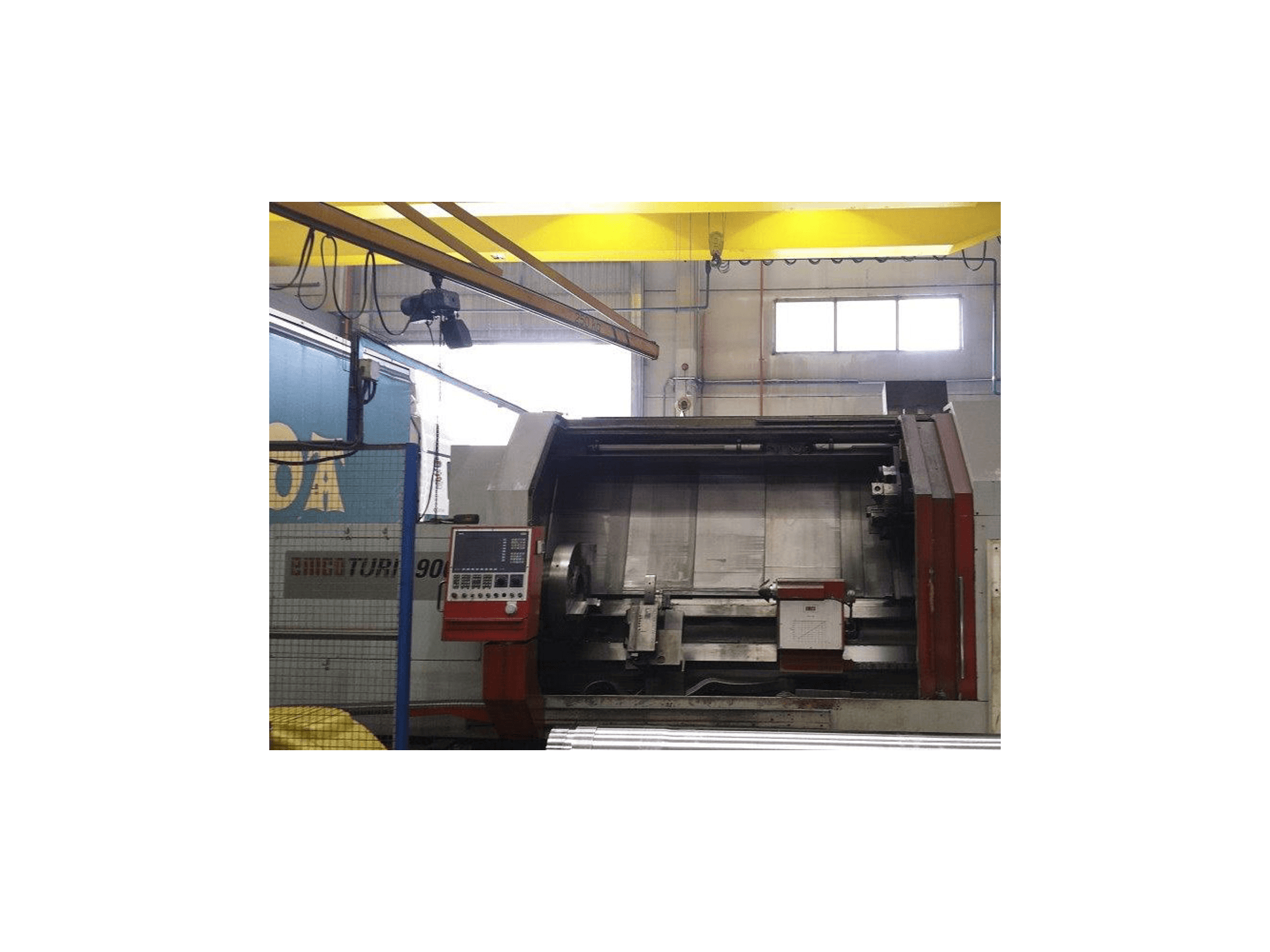 Vista frontal de la máquina EMCO EMCOTURN 900