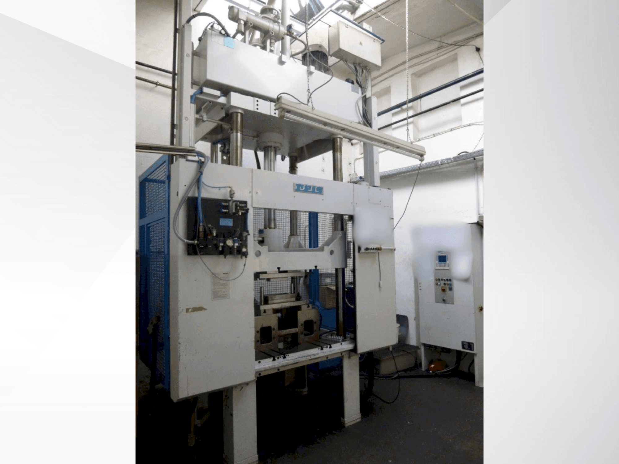 Vista frontal de la máquina Reis SEP10-30 DIII