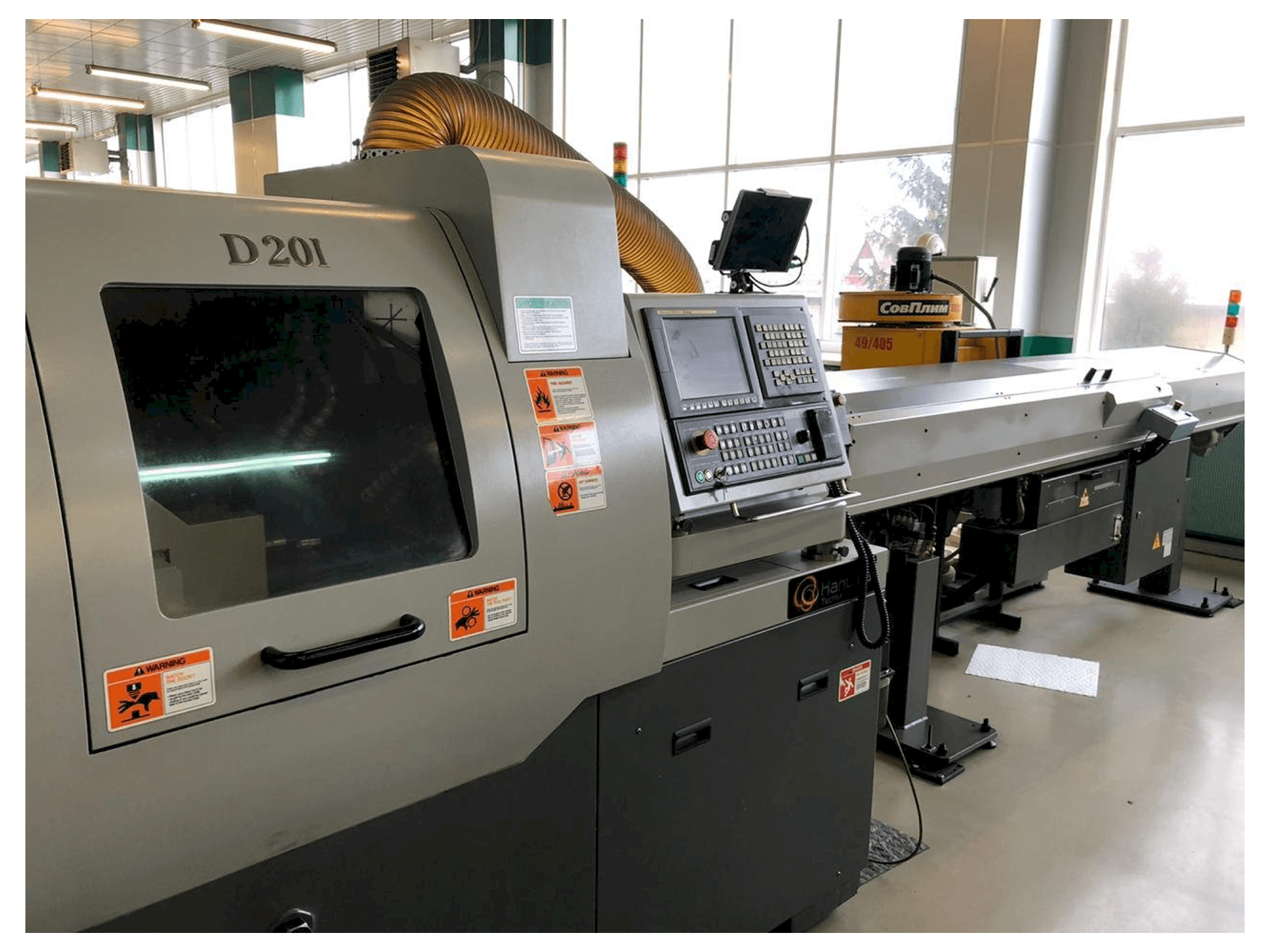 Vista frontal de la máquina Hanwha XD20M