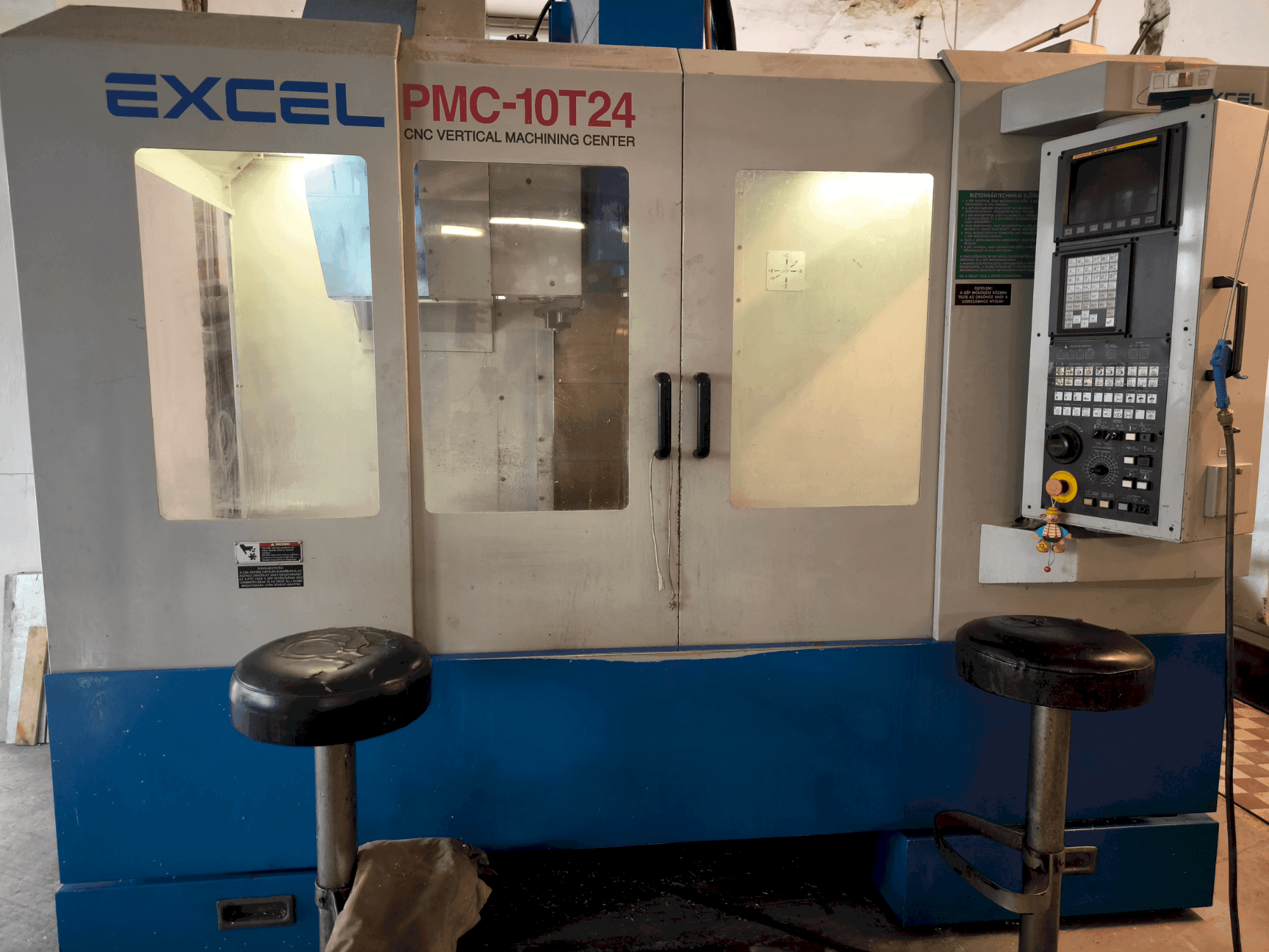 Vista frontal de la máquina Excel Excel PMC 10T24 (2004)