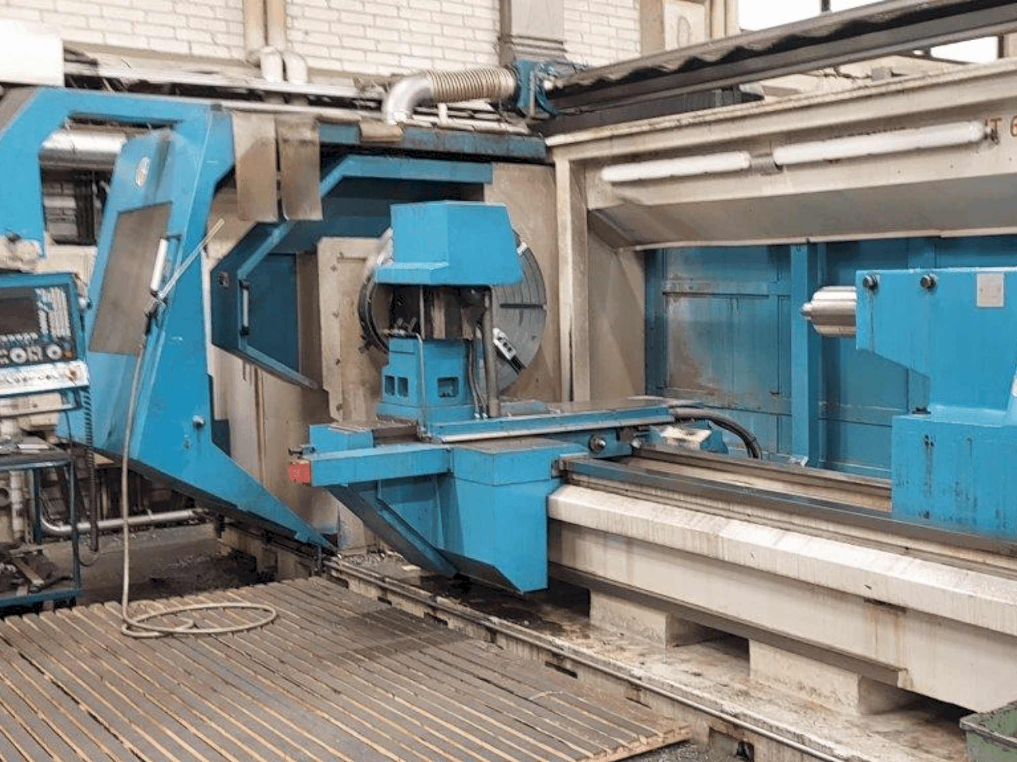 Front view of Geminis GTH 6 G2-1300 x 3000 machine