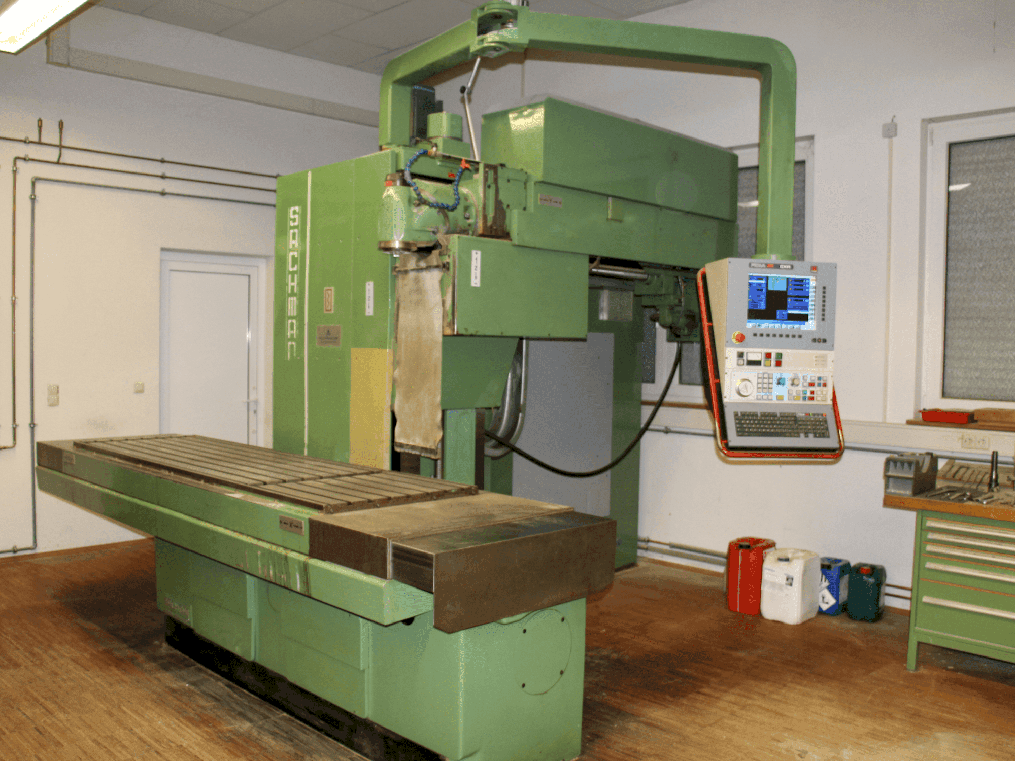 Vista frontal de la máquina SACHMAN RP3CC (1990)