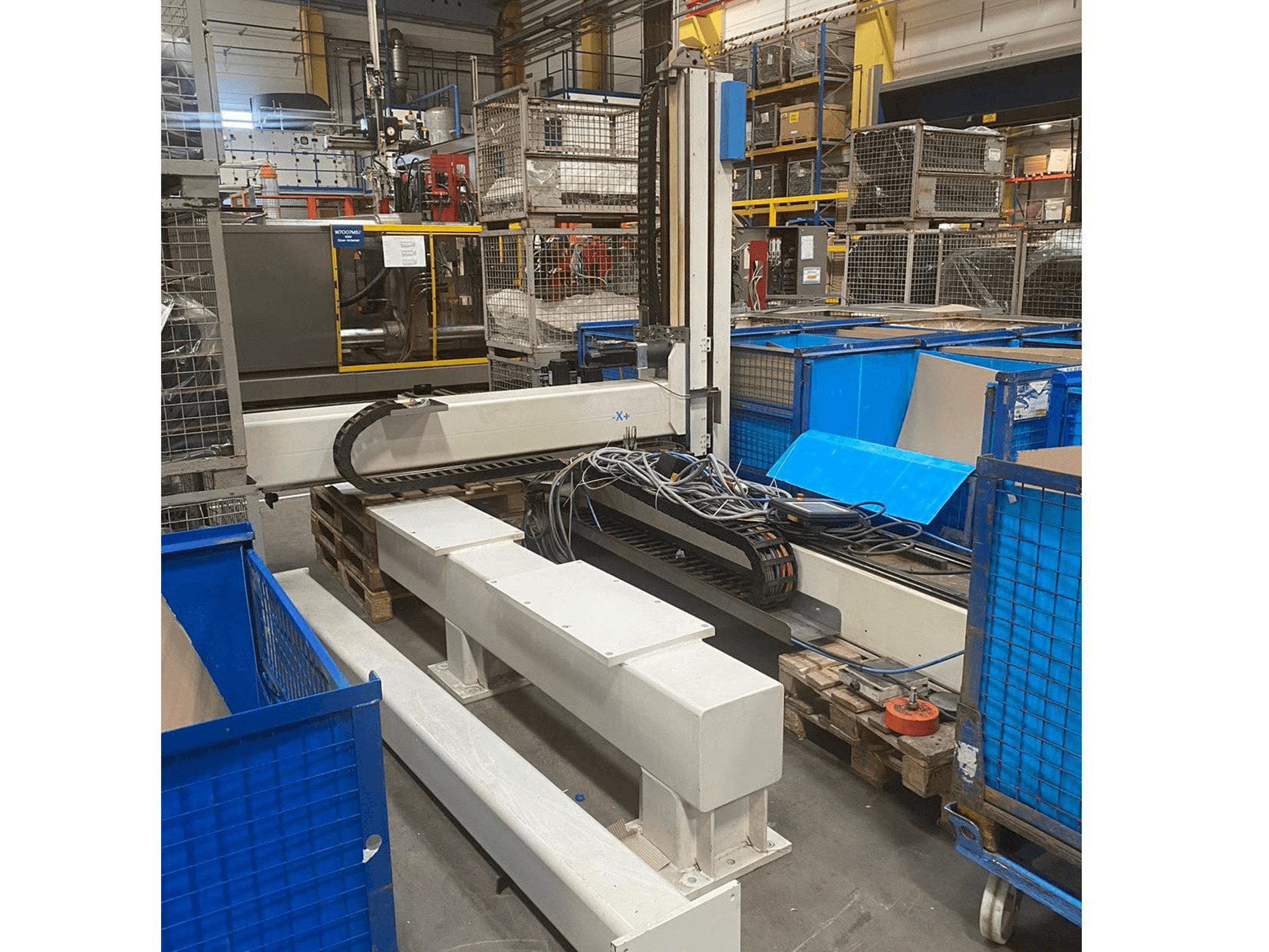 Vista frontal de la máquina Krauss Maffei LRX-S 500