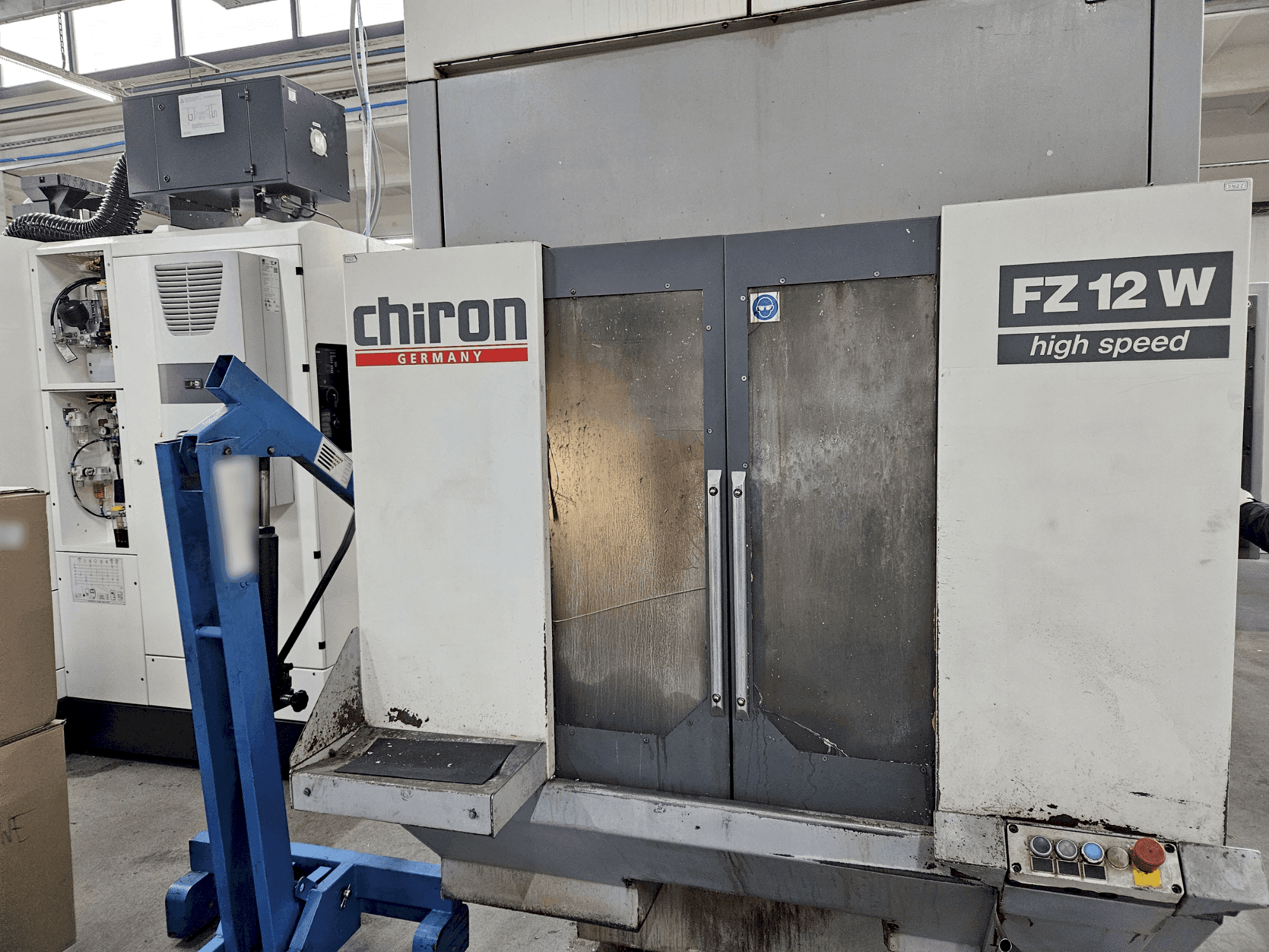 Front view of CHIRON FZ12 W machine
