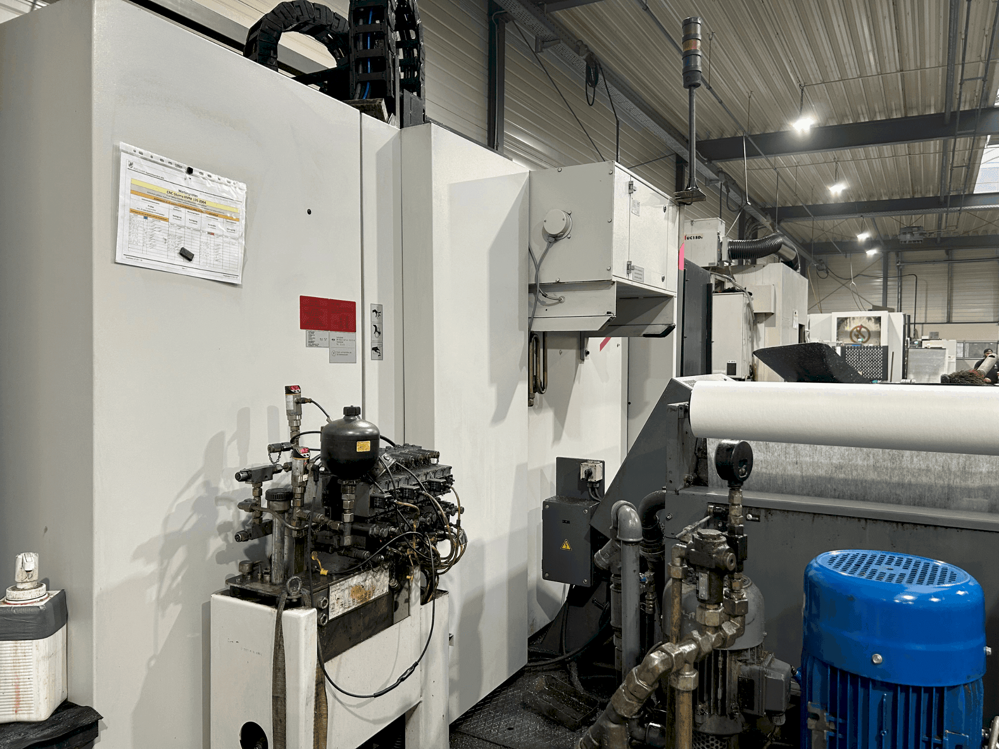 Vista frontal de la máquina STAMA MC 326 TWIN