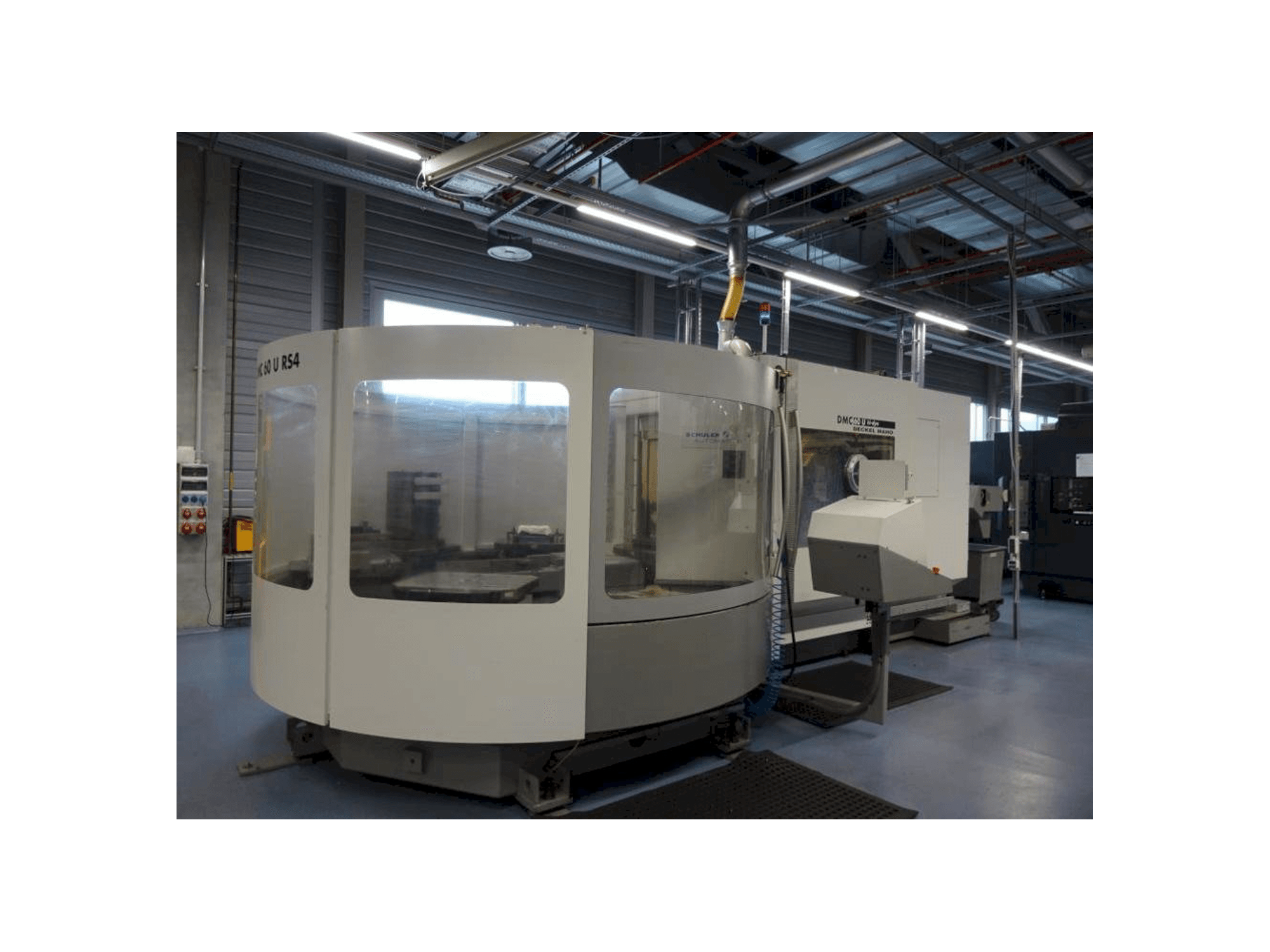 Vista frontal de la máquina DECKEL MAHO DMC 60 U RS4
