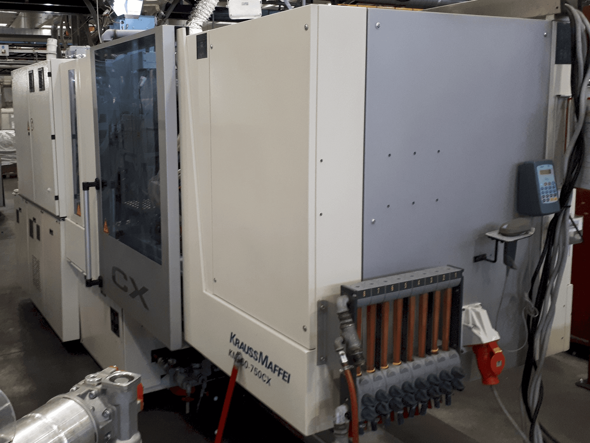 Vista frontal de la máquina Krauss Maffei 160-750 CX