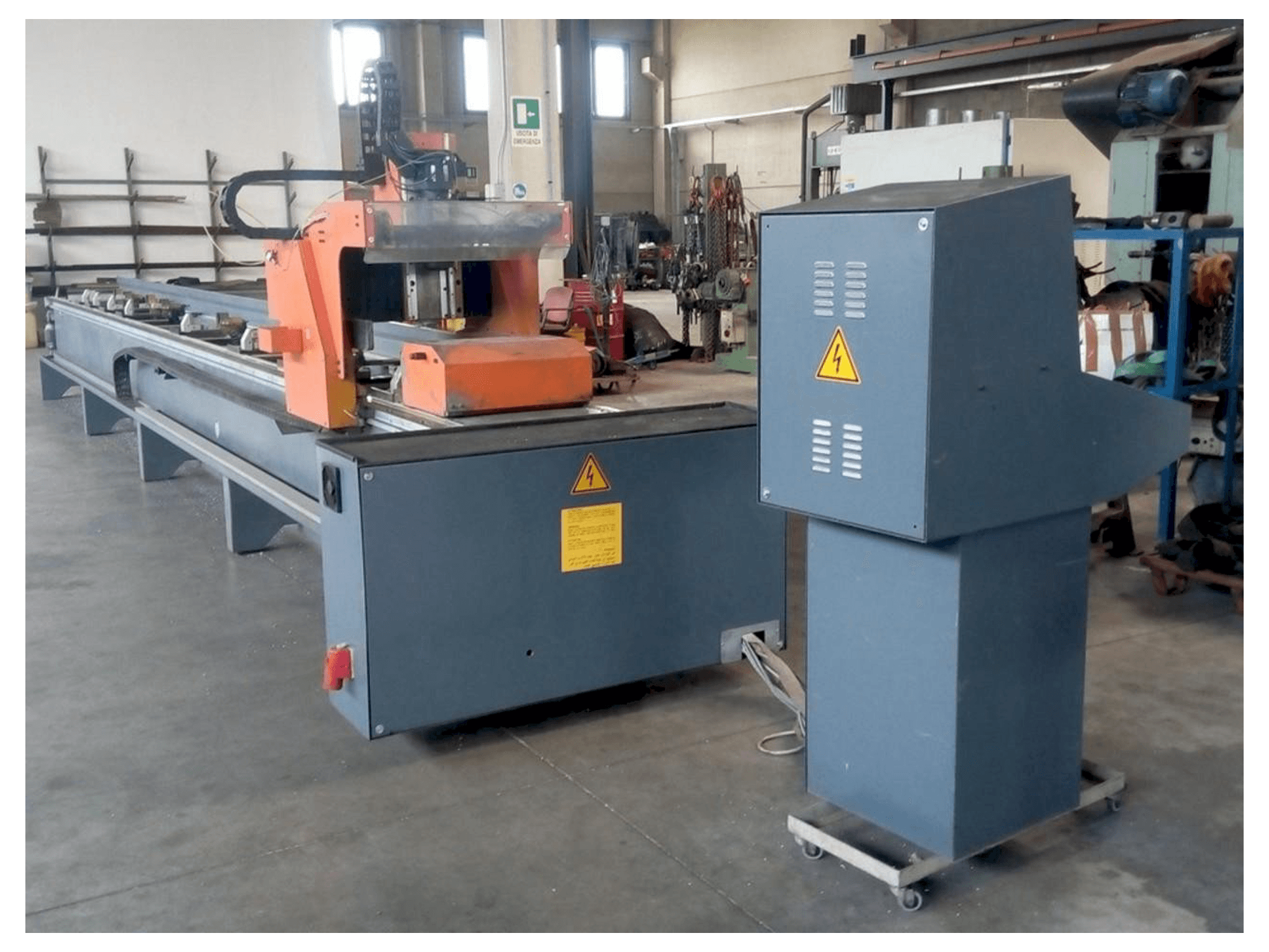 Vista frontal de la máquina Tekna UT 426/3