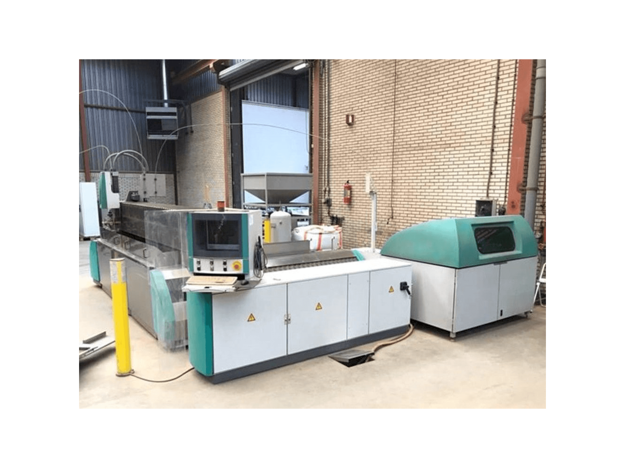 Front view of Flow WMC 3020 machine