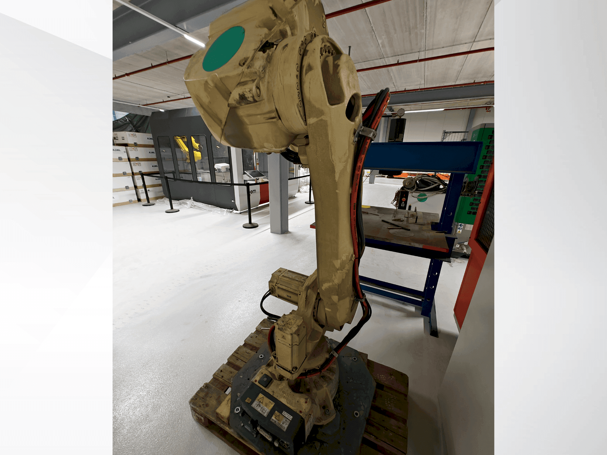 Vista frontal de la máquina ABB IRB 4600 M2004