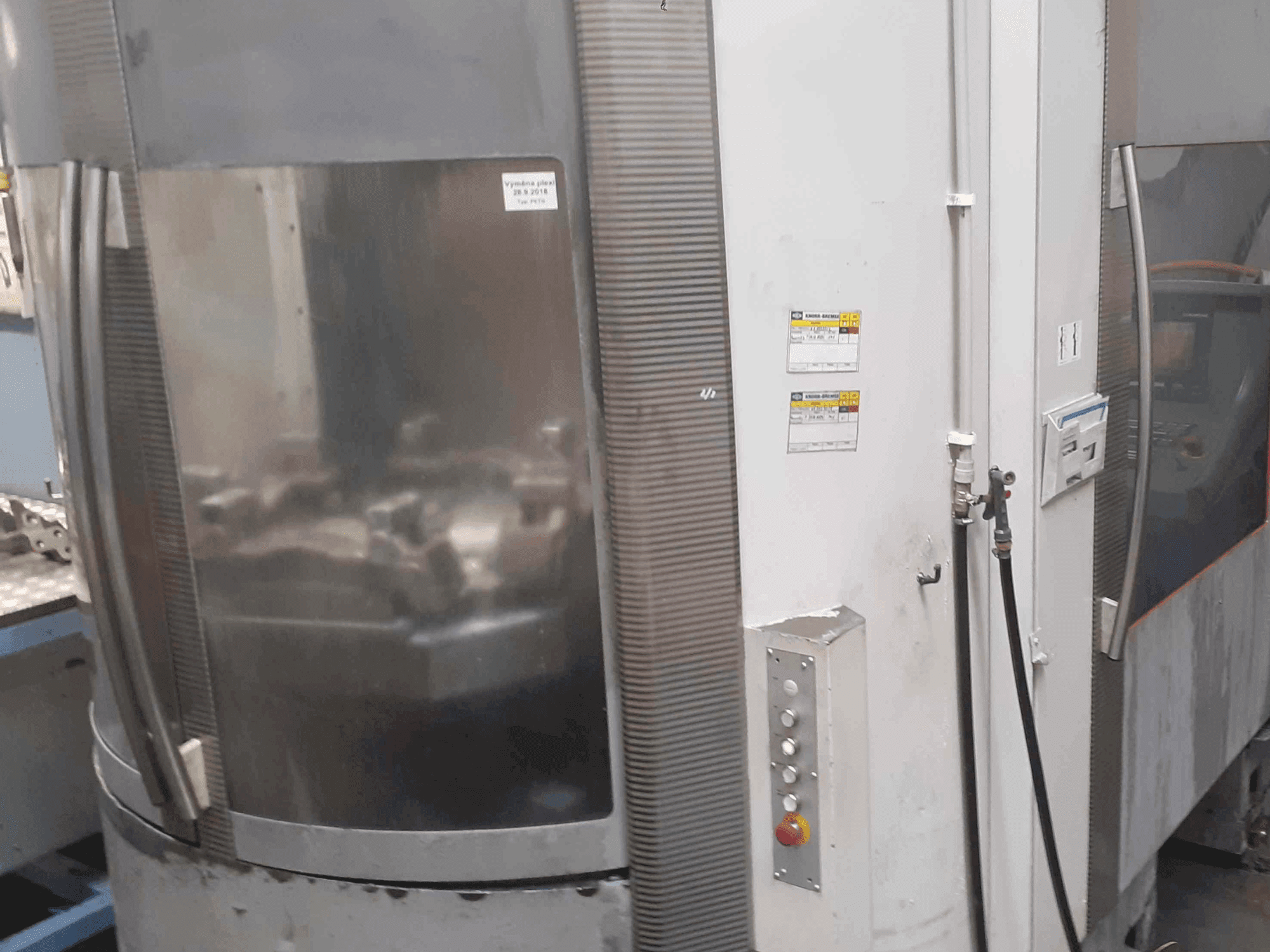 Front view of DECKEL MAHO DMC 80 H machine