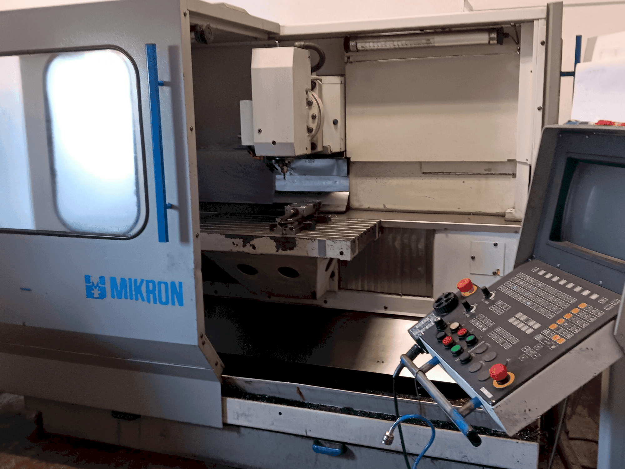 Front view of MIKRON UM 600 machine
