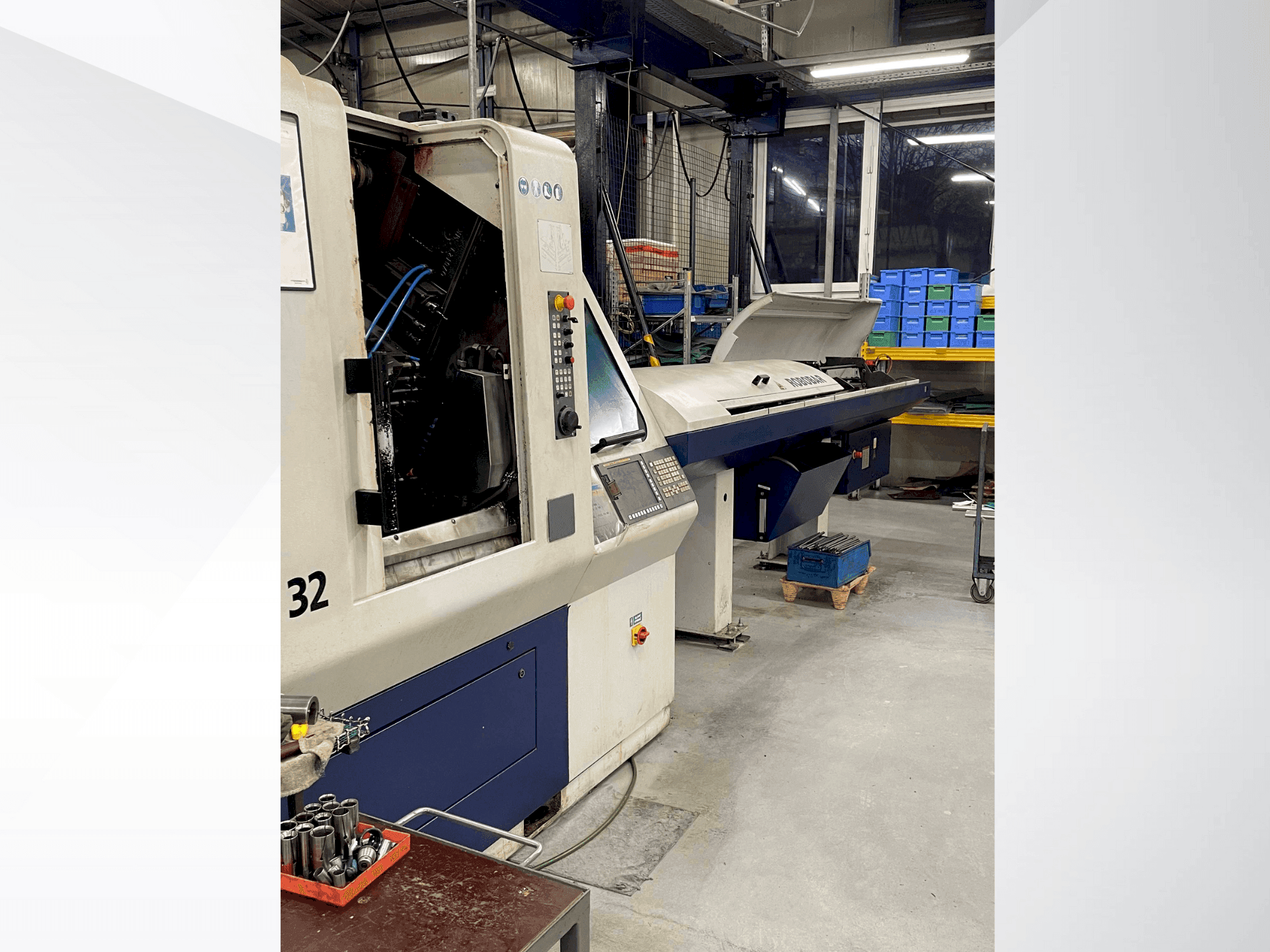 Vista frontal de la máquina TORNOS DECO Sigma 32