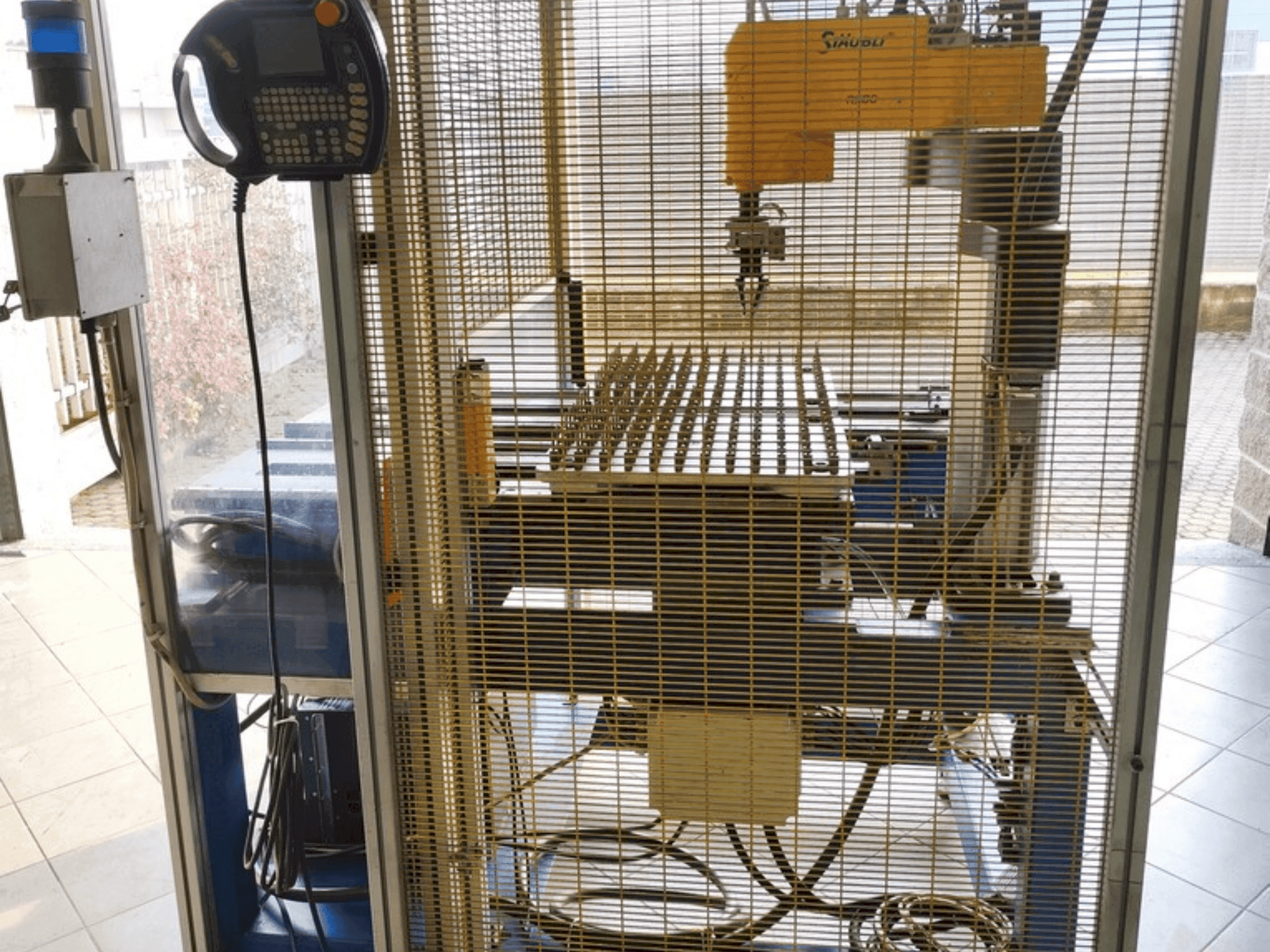 Vista frontal de la máquina STAUBLI RS80