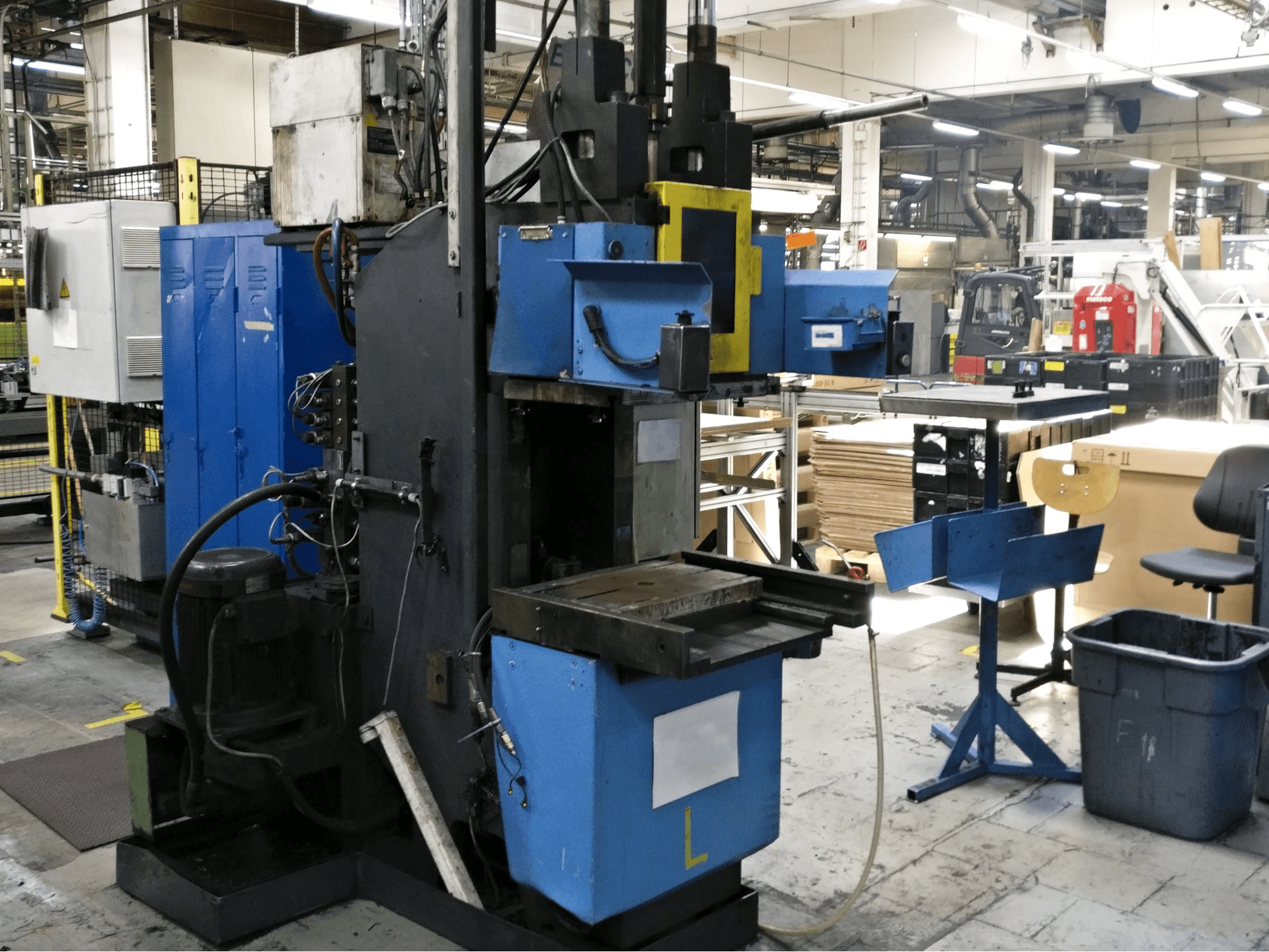 Vista izquierda de la máquina Klöckner Desma 956.050