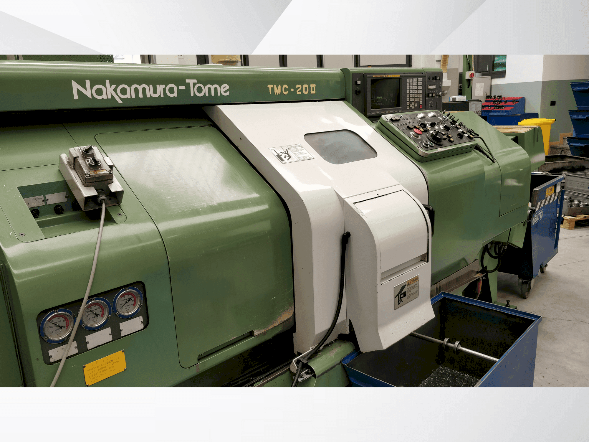 Vista frontal de la máquina NAKAMURA-TOME TMC20-II