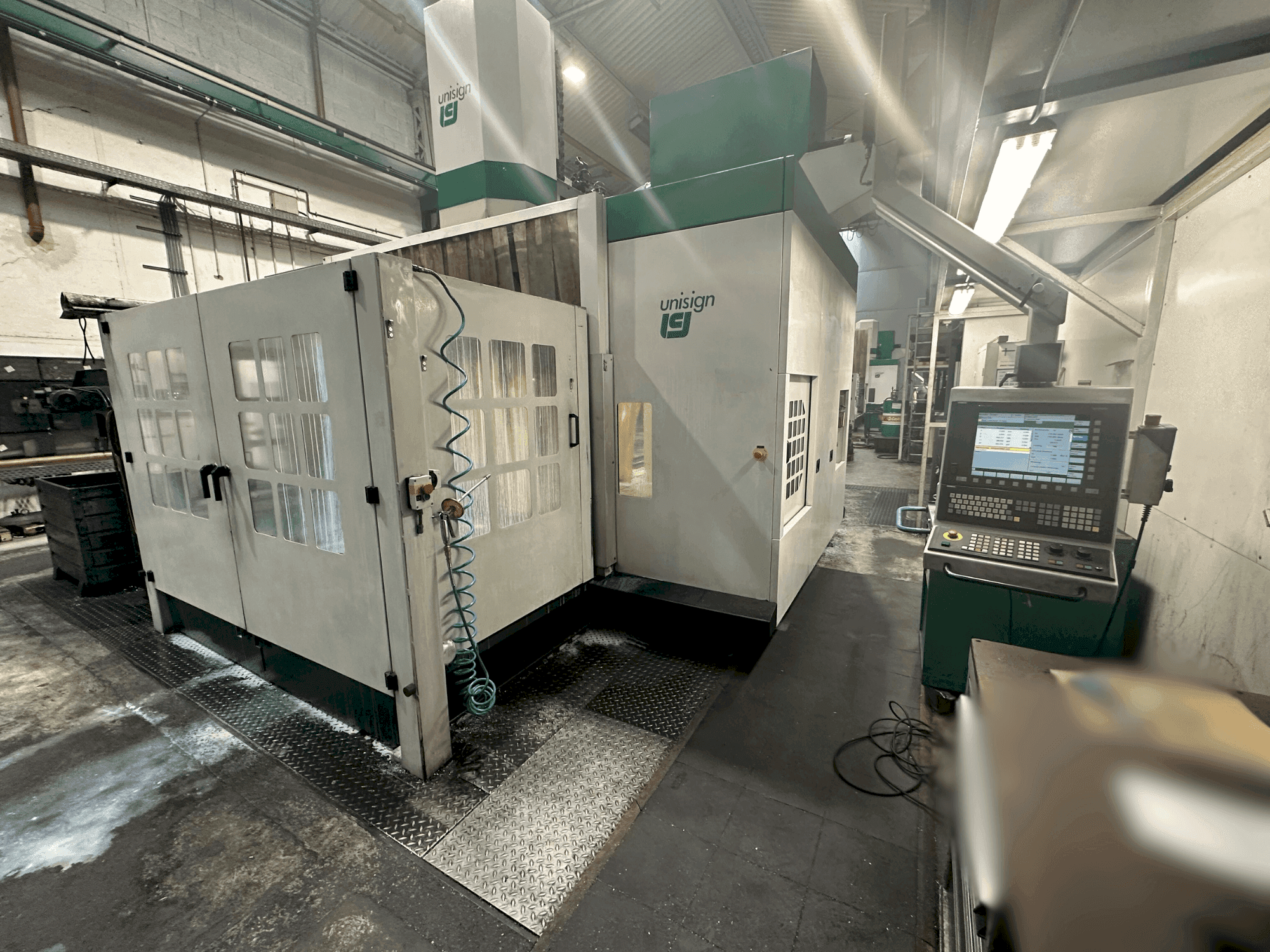 Front view of Unisign UNIPORT 6000 machine