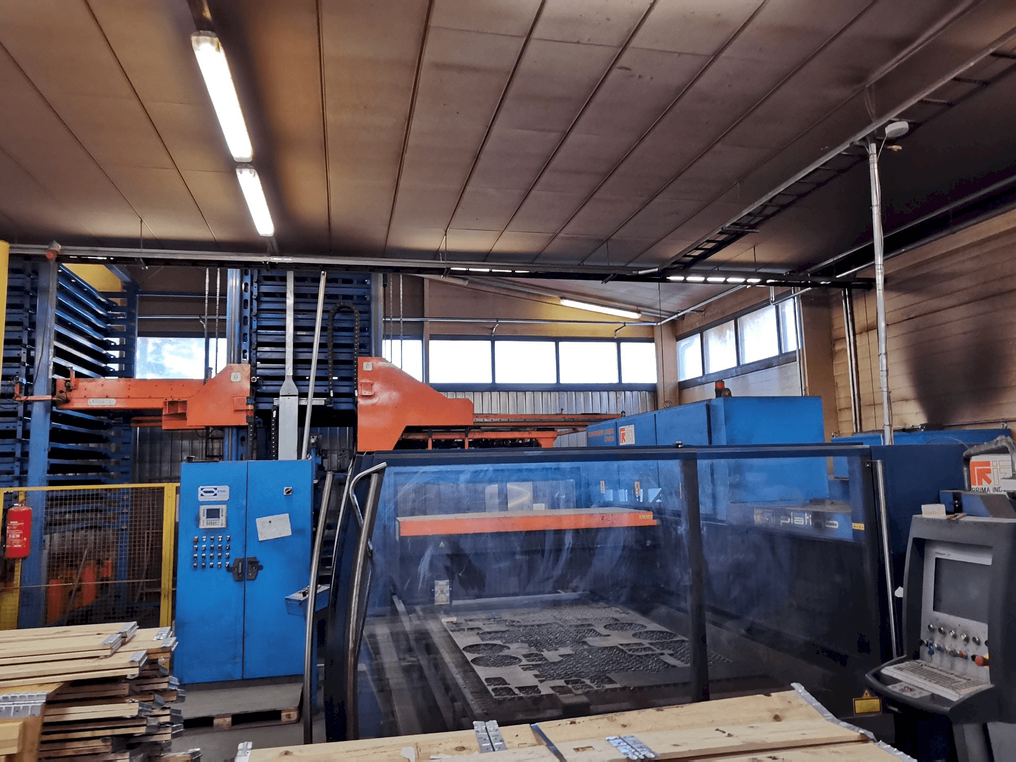 Vista frontal de la máquina Prima Industrie Platino 1530