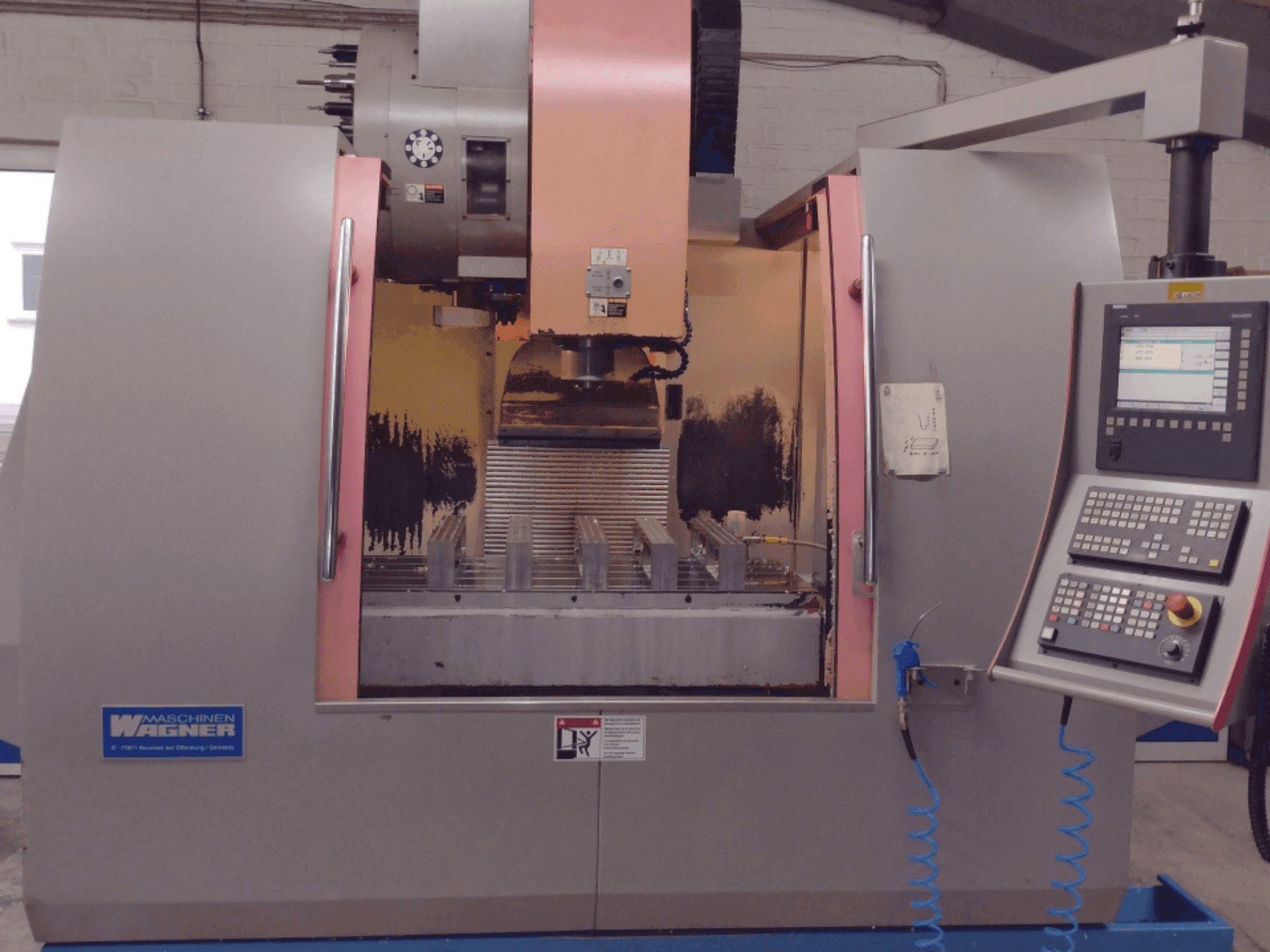 Front view of WAGNER WMC 1100 machine