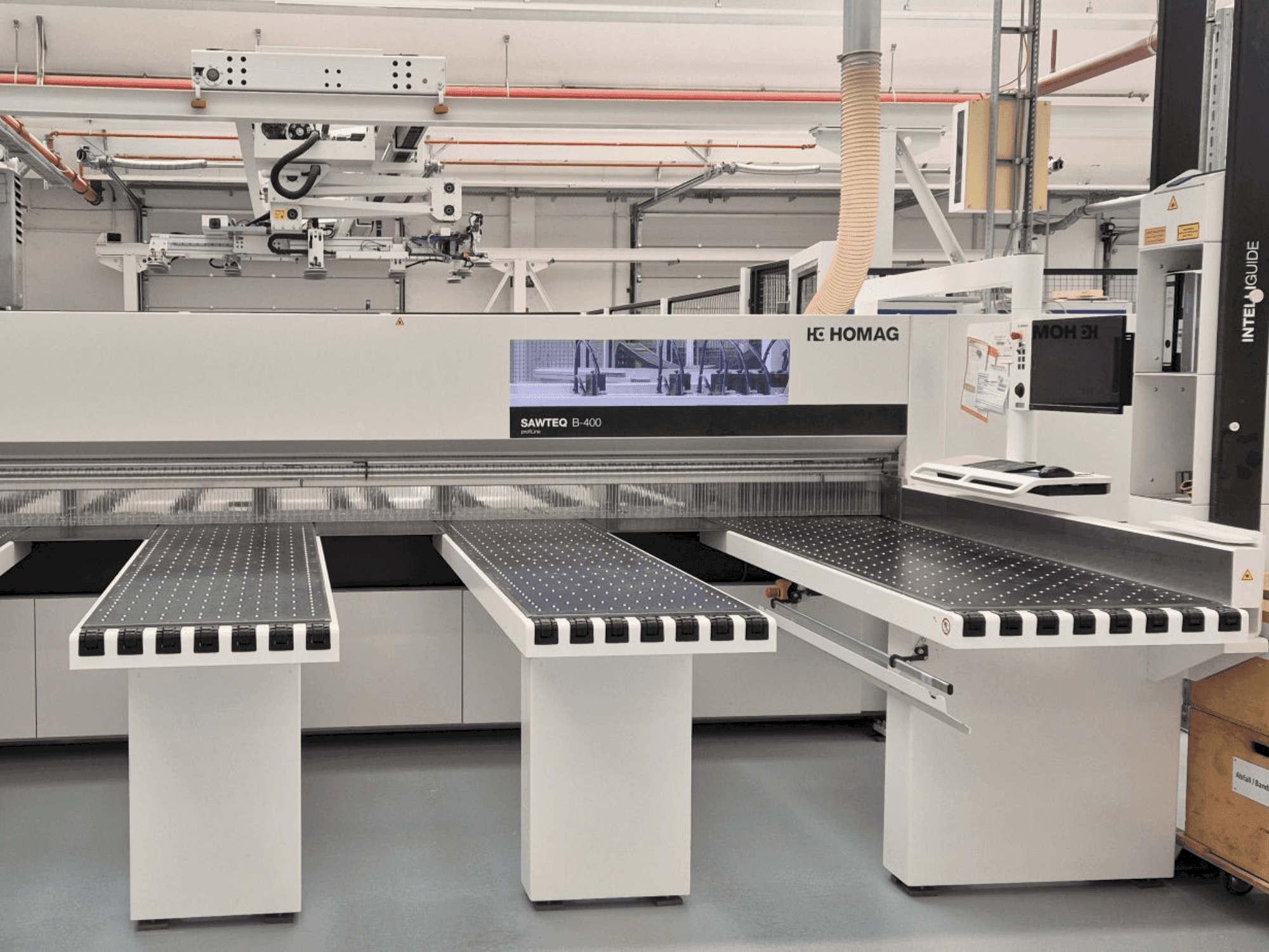 Front view of HOLZMA HPP 400 machine