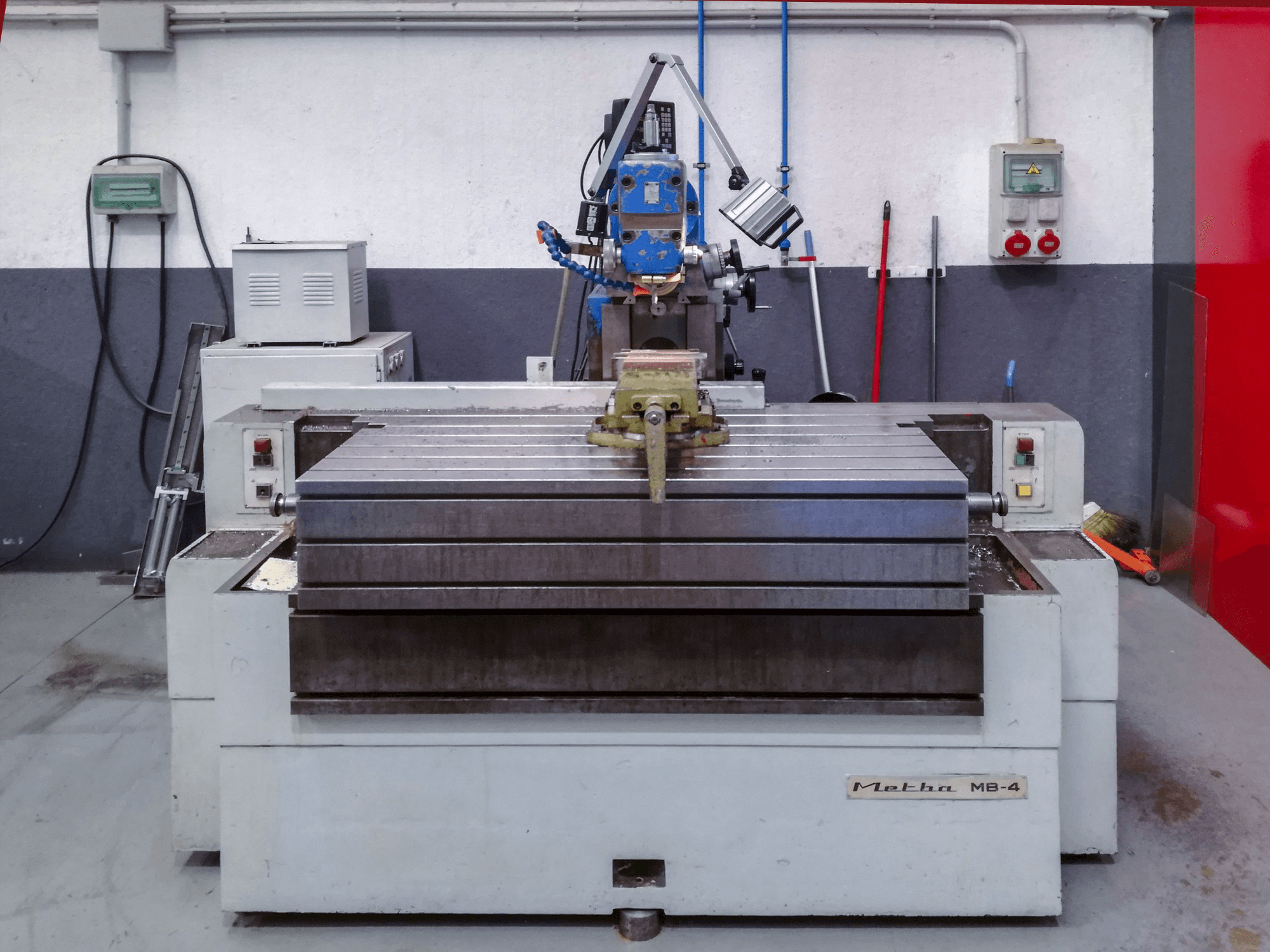 Vista frontal de la máquina Metba MB-4