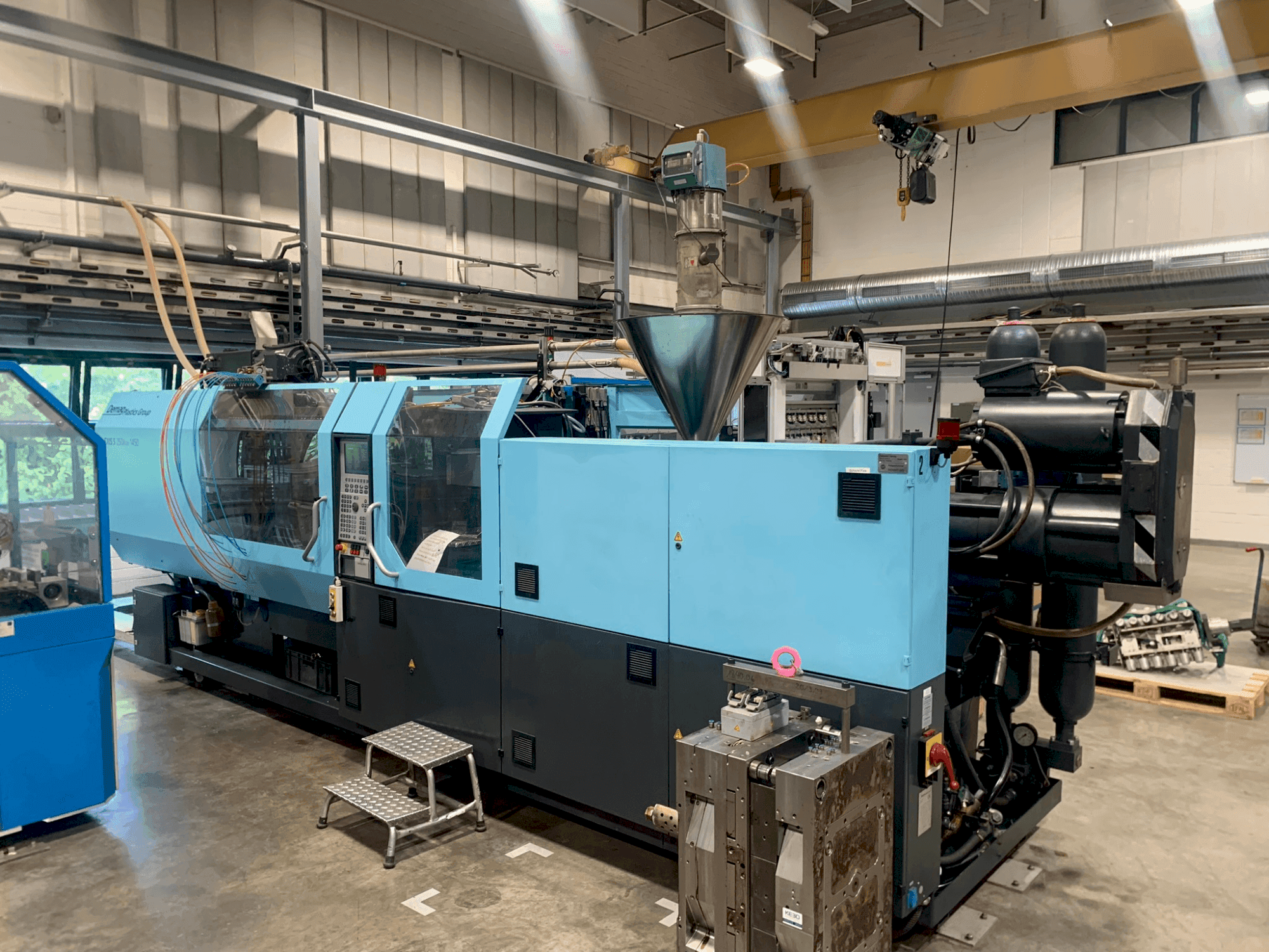 Vista frontal de la máquina DEMAG EL-Exis S 250/630-1450