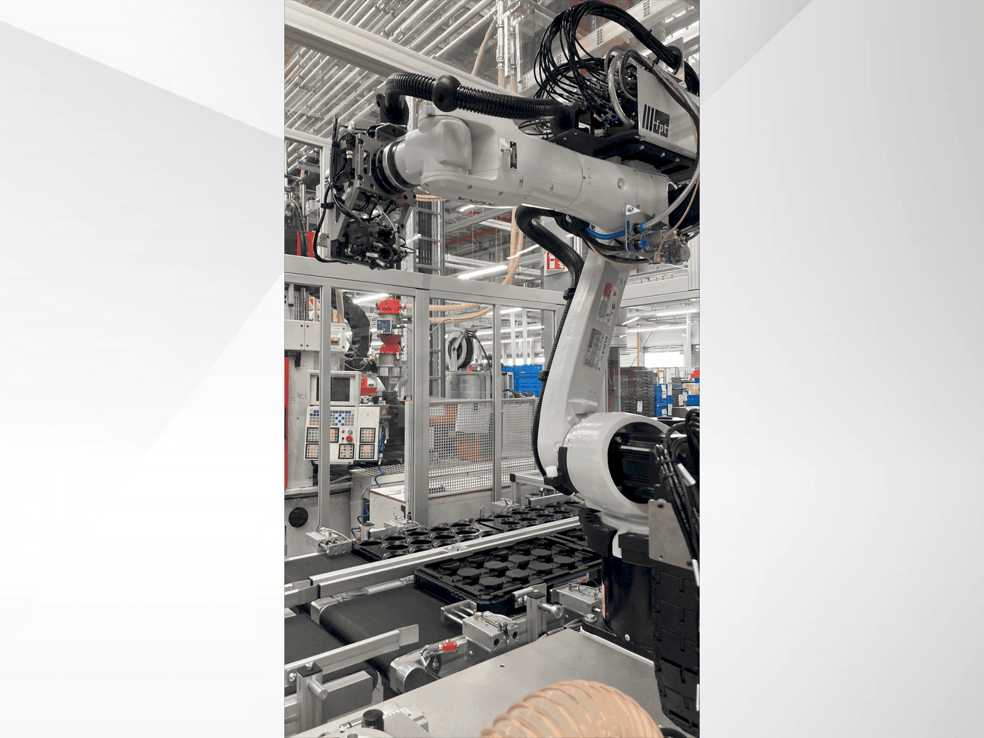 Vista frontal de la máquina KUKA KR 10 R1440-2